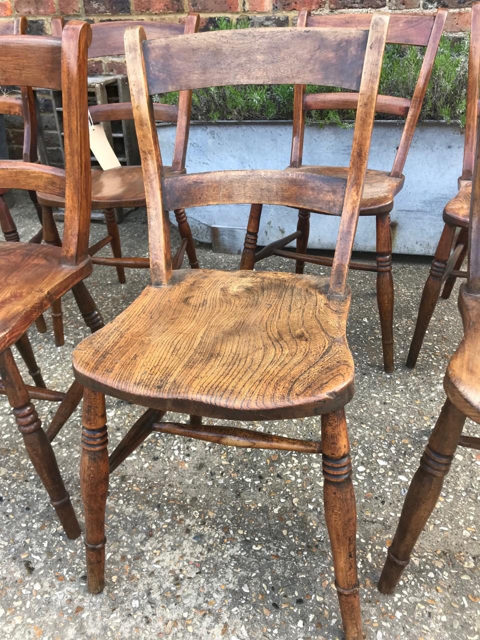 Harlequin Set Of Eight 19th Century Elm and Beech Windsor Bar Back Chairs In Good Condition In Billingshurst, GB