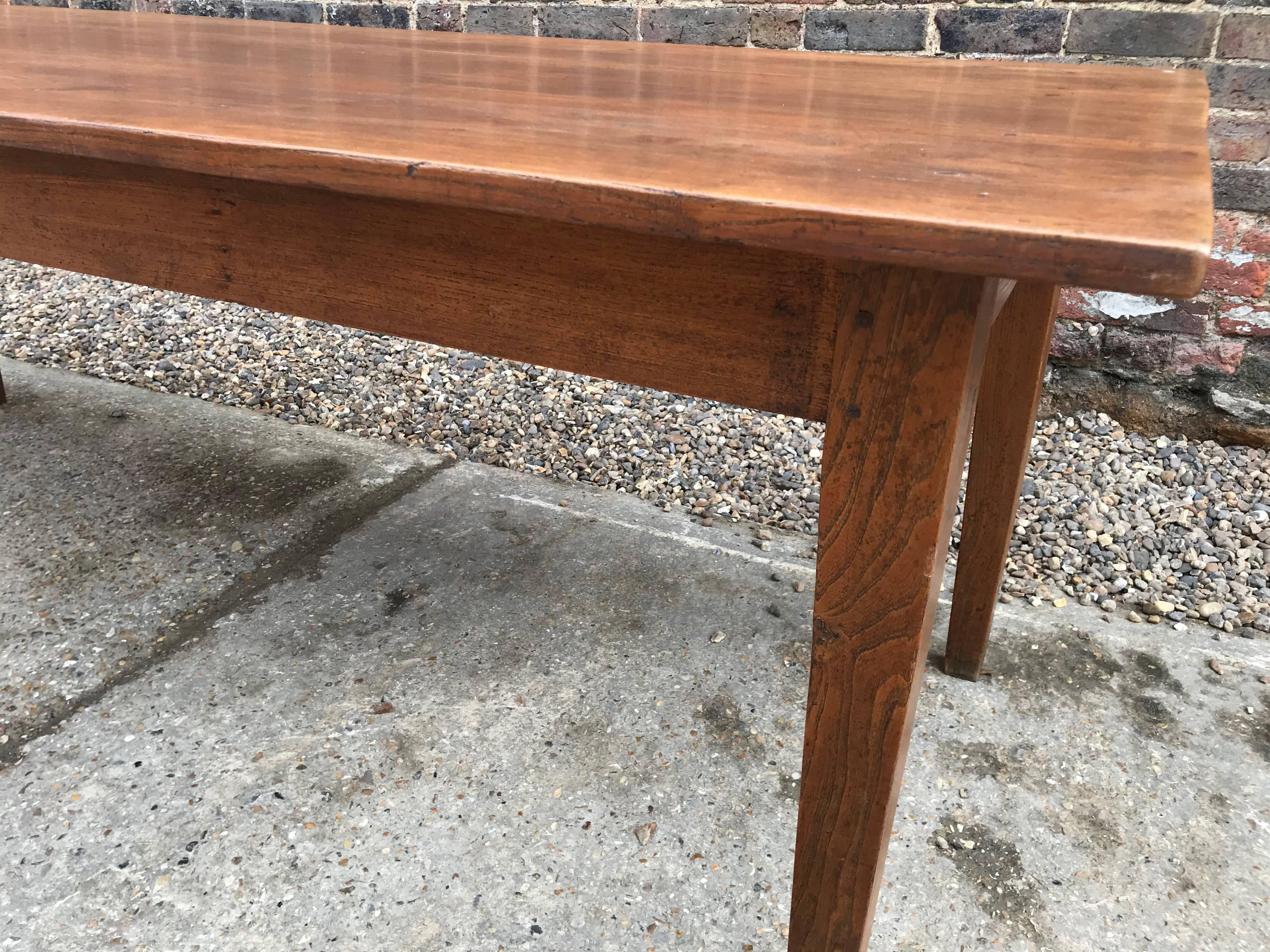 19th Century Elm Antique French Farmhouse Table with Tapered Legs and Drawer In Good Condition In Billingshurst, GB