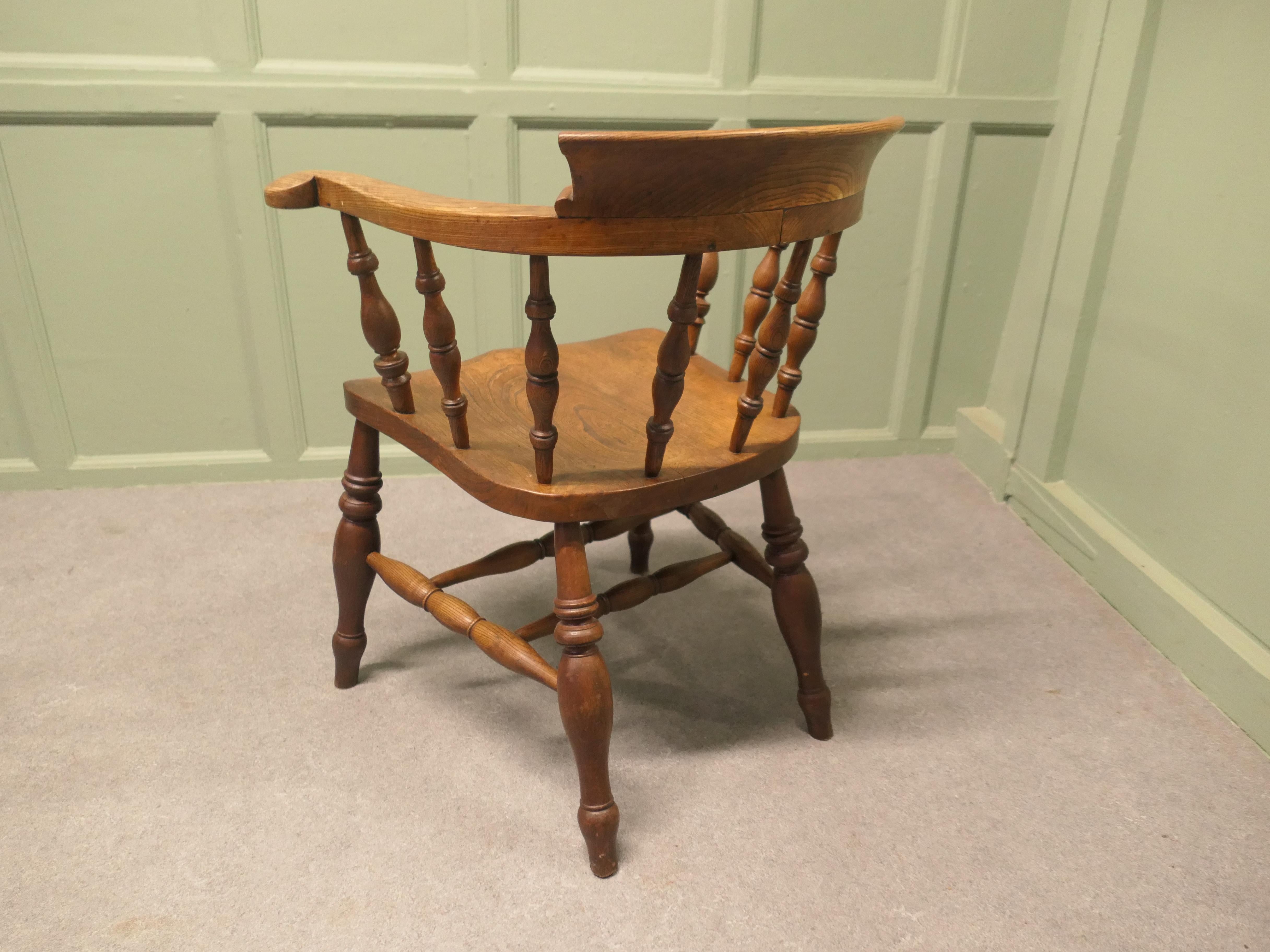 19. Jahrhundert Elm & Ash Smokers Bogen Büro oder Schreibtischstuhl im Zustand „Gut“ im Angebot in Godshill, Isle of Wight