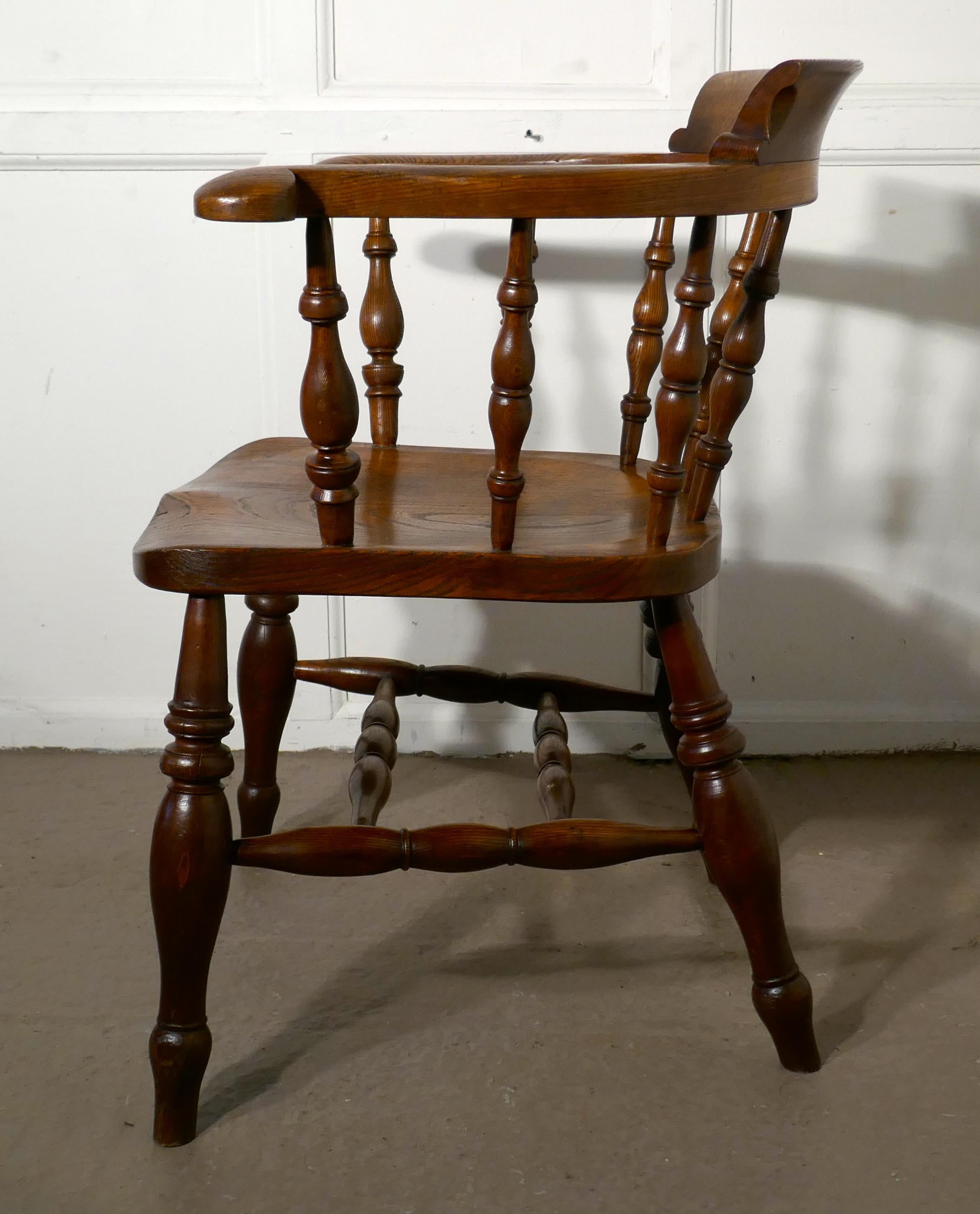 19th Century Elm and Ash Smokers Bow Office or Desk Chair In Good Condition For Sale In Chillerton, Isle of Wight