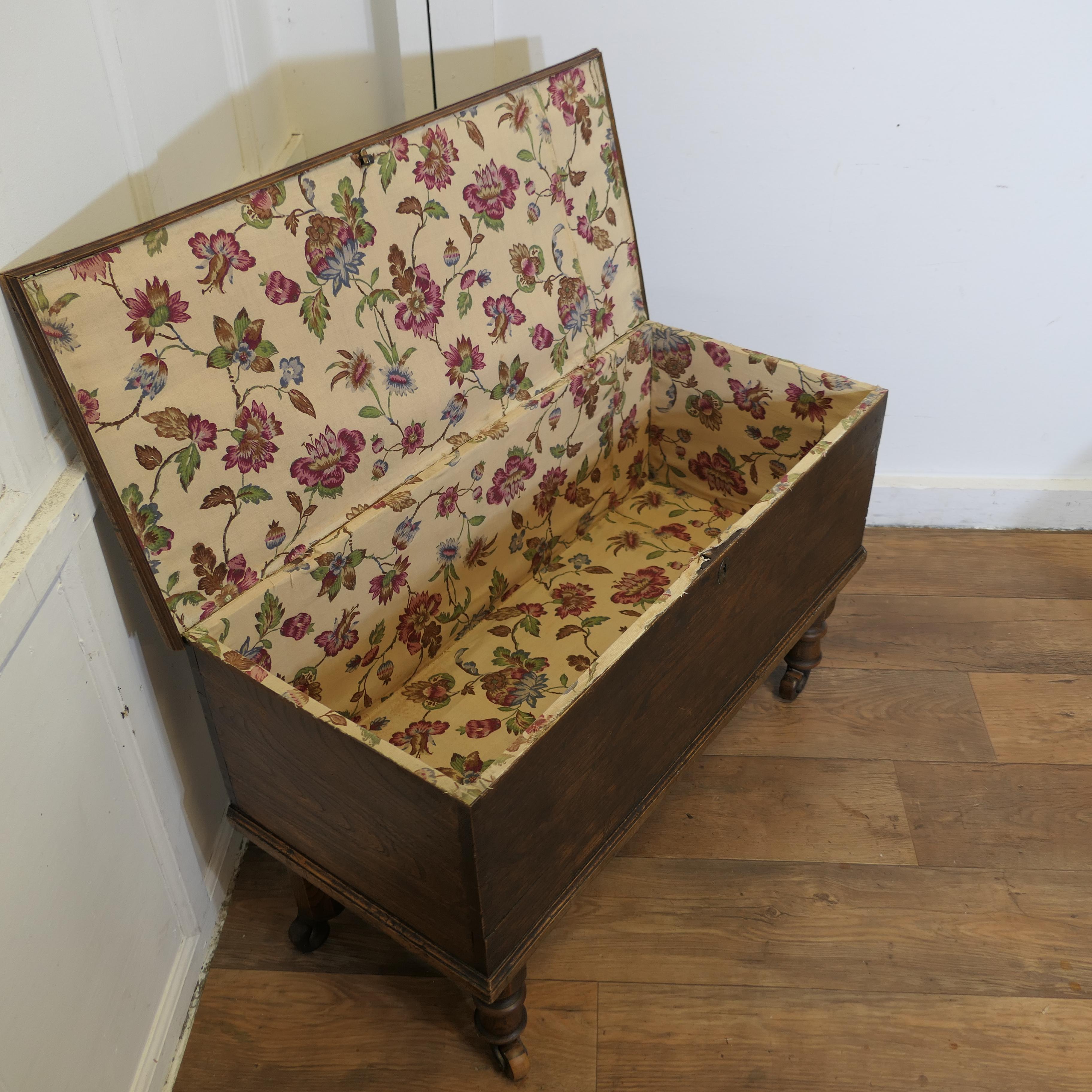 Early 19th Century 19th Century Elm Box on Wheels  This is a good elm box For Sale