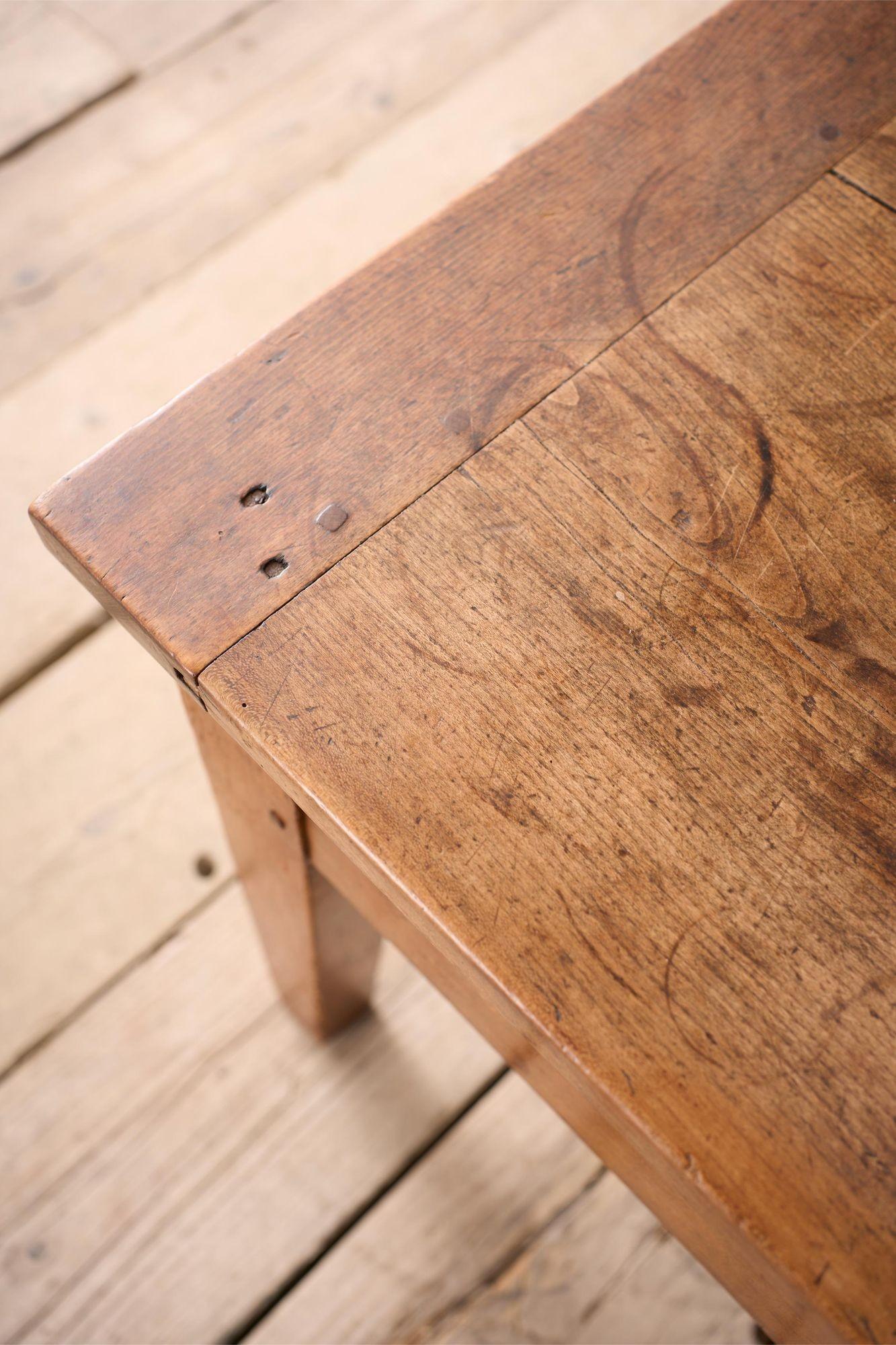 19th century Elm coffee table For Sale 7