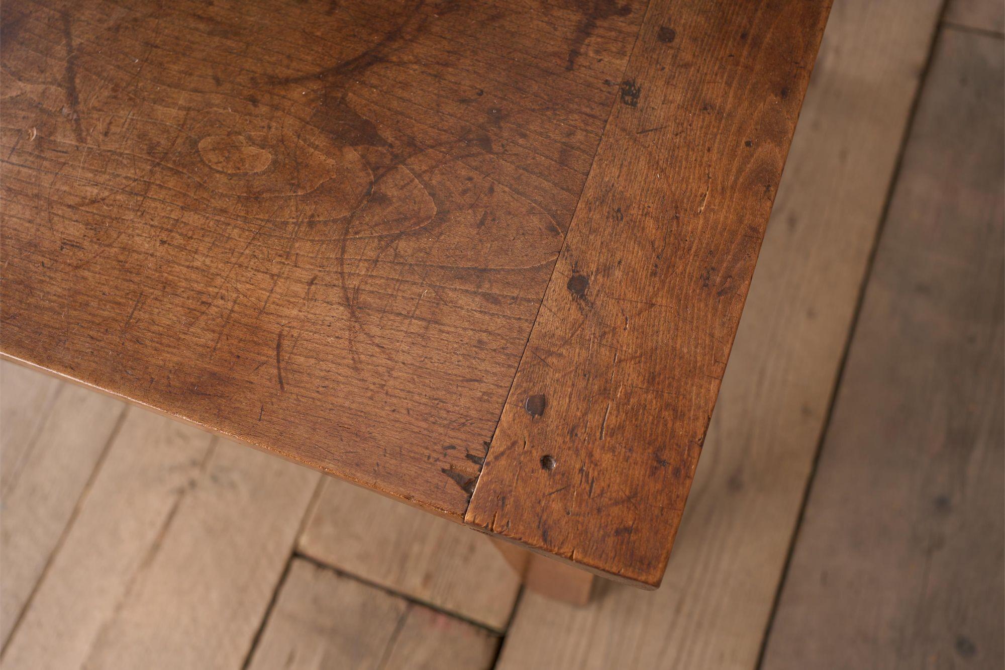19th century Elm coffee table For Sale 5