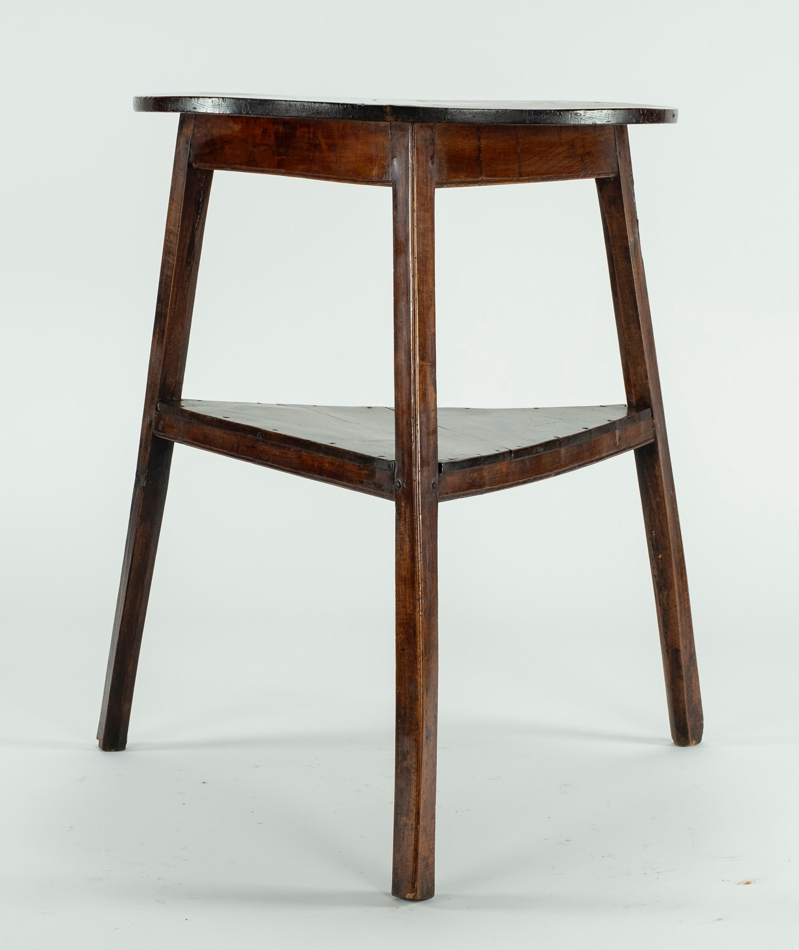 19th Century Elm Cricket Table In Good Condition In Houston, TX