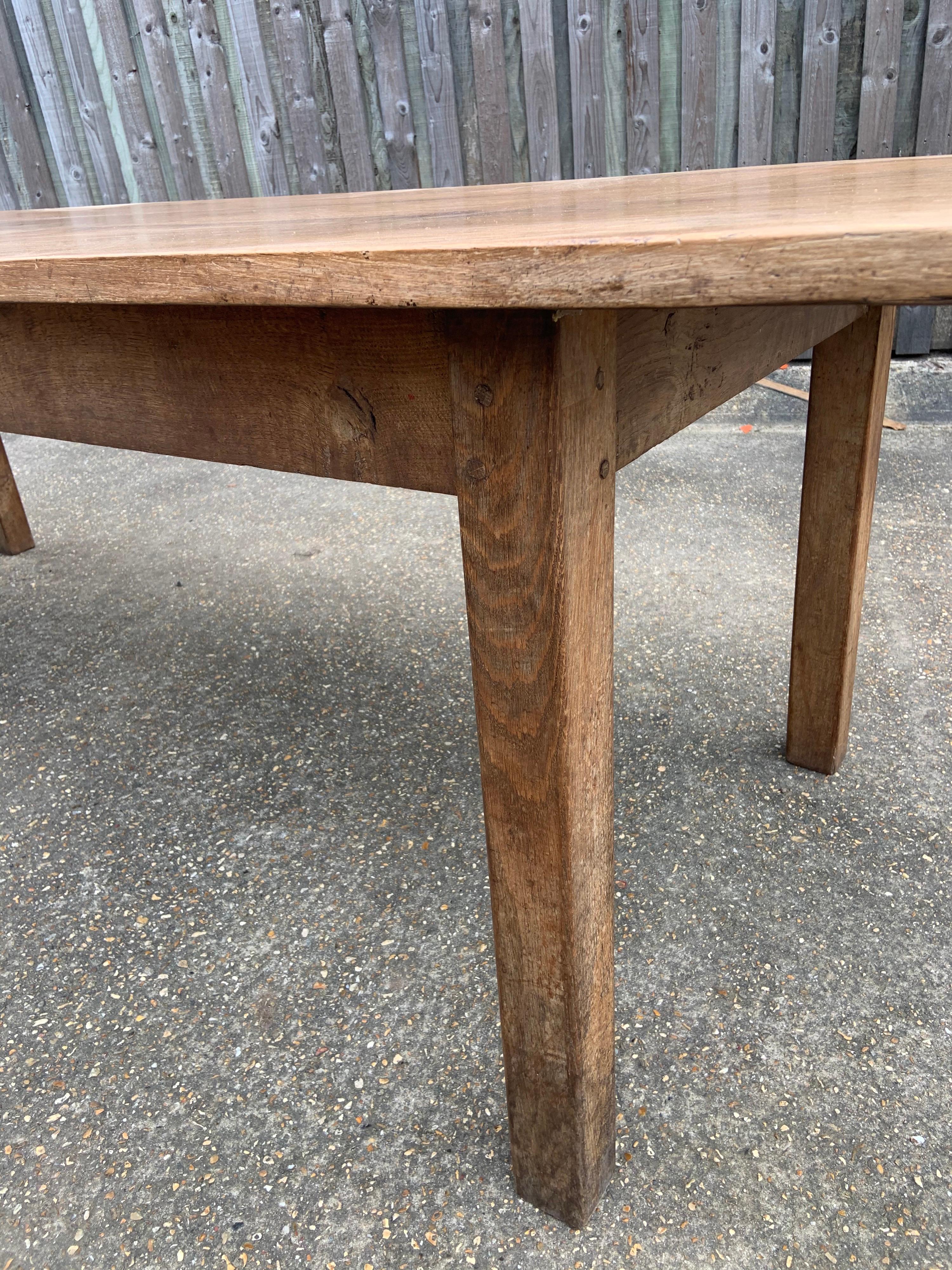 19th Century Elm Farmhouse Table with Square Legs In Good Condition In Billingshurst, GB