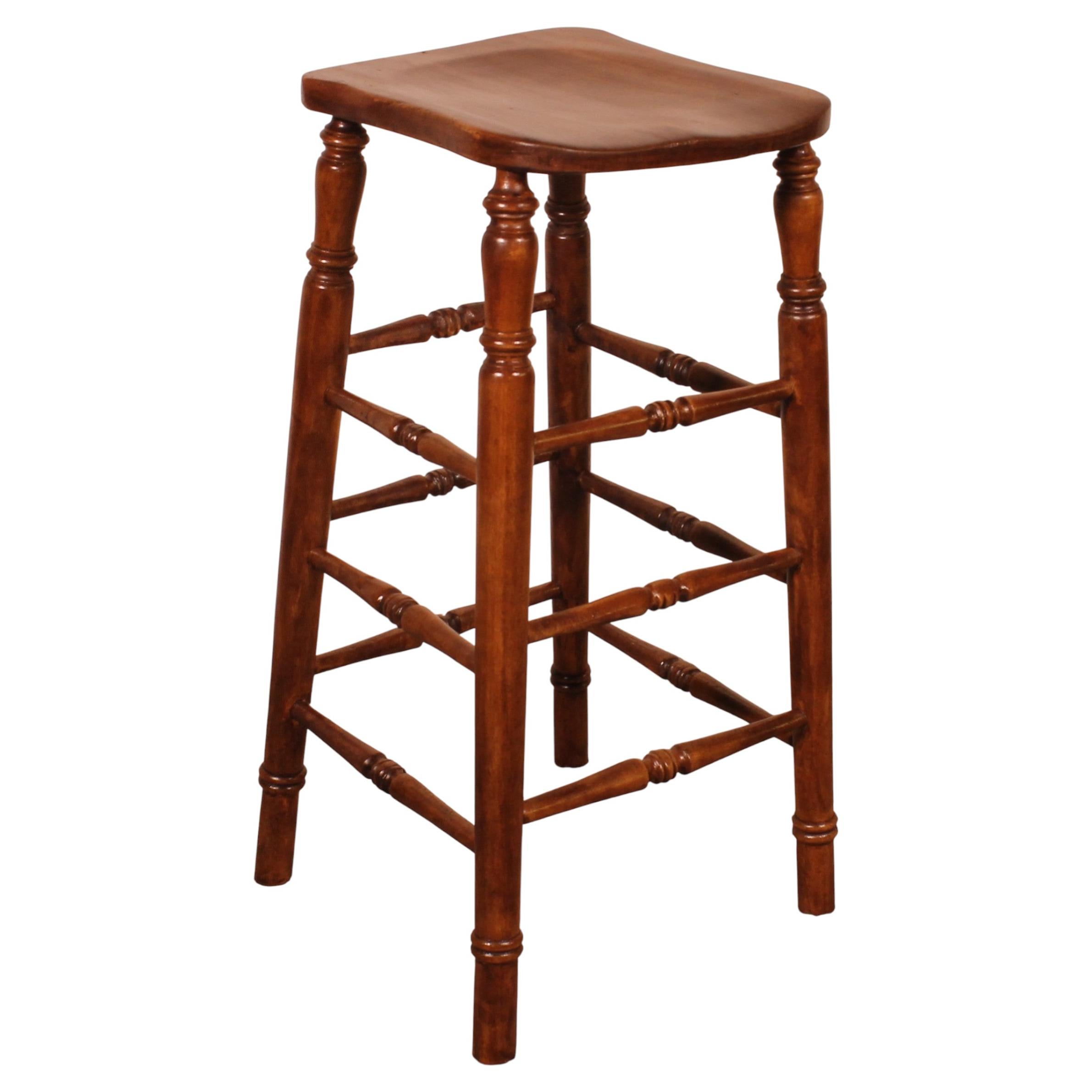 Tabouret de bar haut en orme du 19e siècle en vente