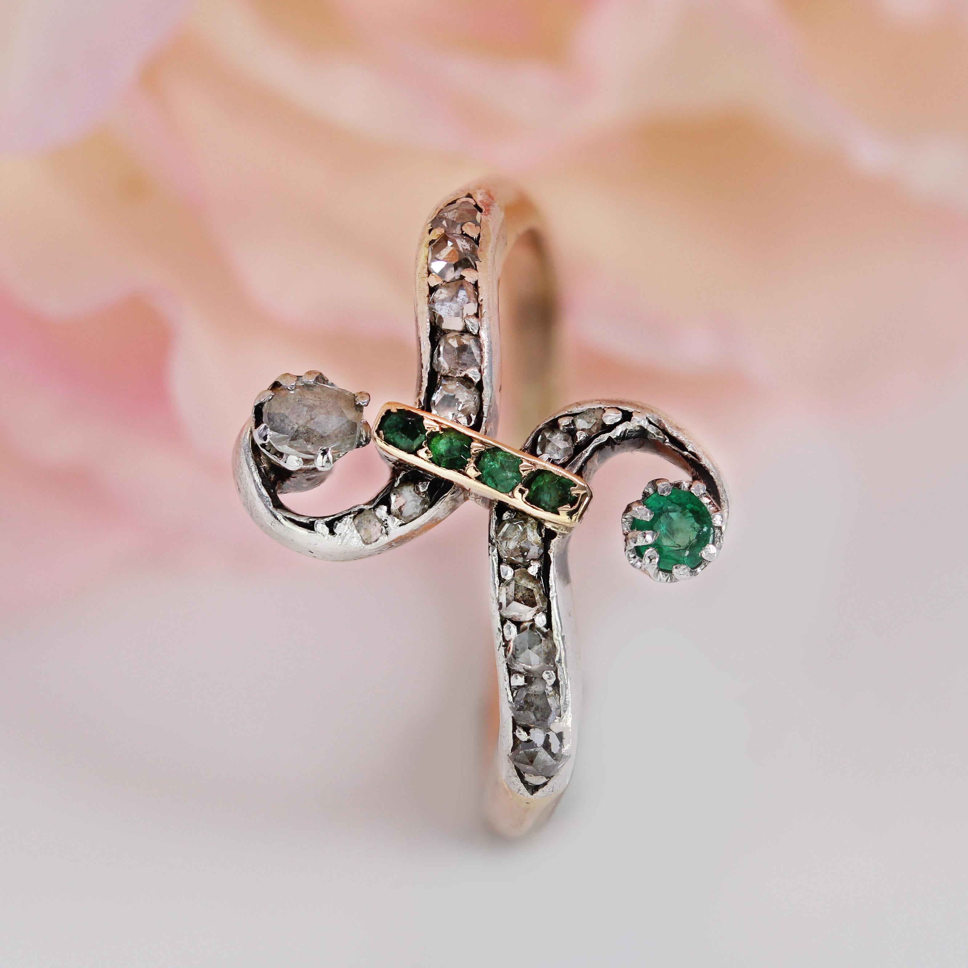 Smaragd-Diamant-Ring aus 18 Karat Roségold aus dem 19. Jahrhundert Du und ich im Angebot 3