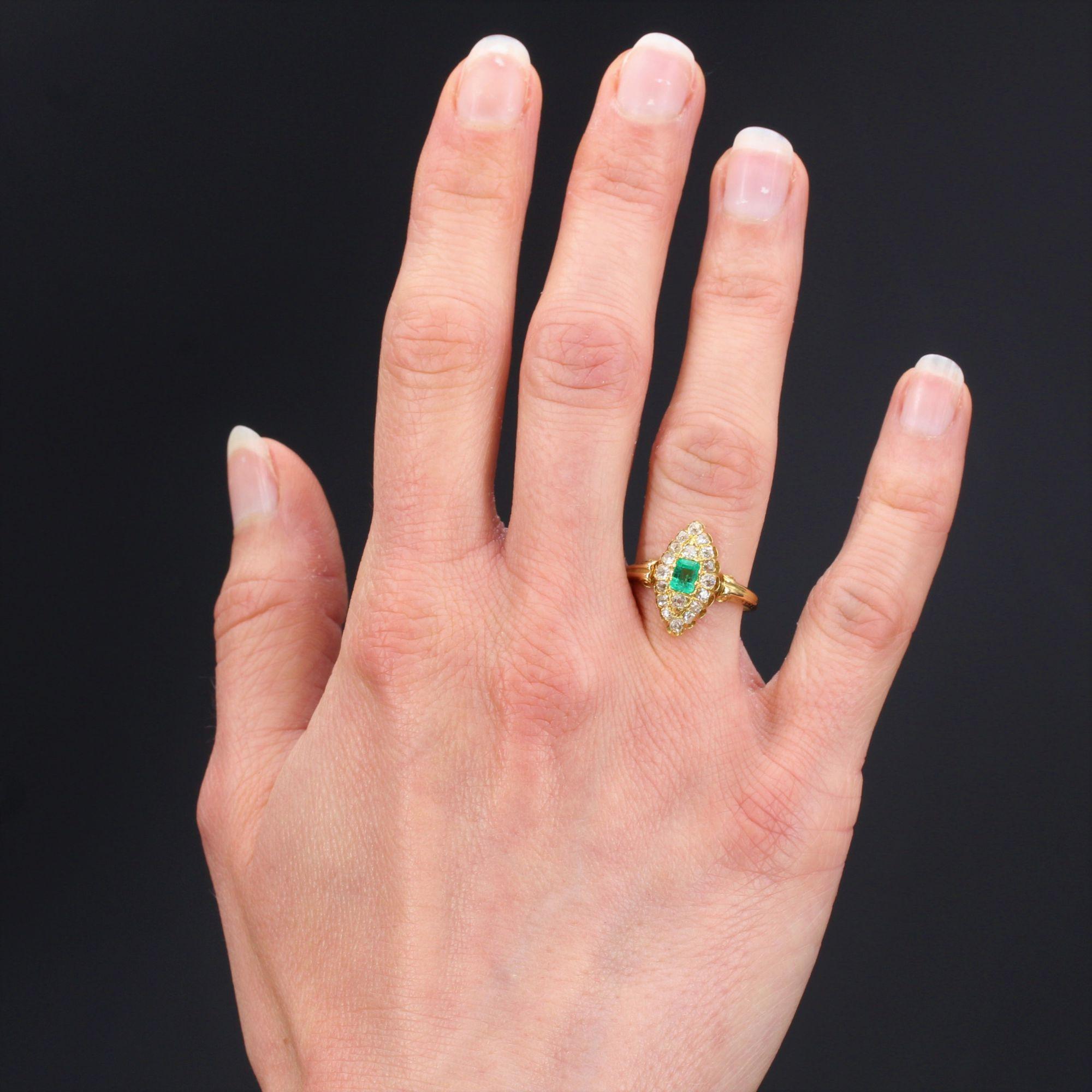 Ring in 18 karat yellow gold, owl hallmark.
Beautiful antique ring, it is set in the center of an emerald. Its marquise shape setting is set with antique cushion-cut diamonds. On either side, the ring is engraved with scrolls and chased.
Weight of