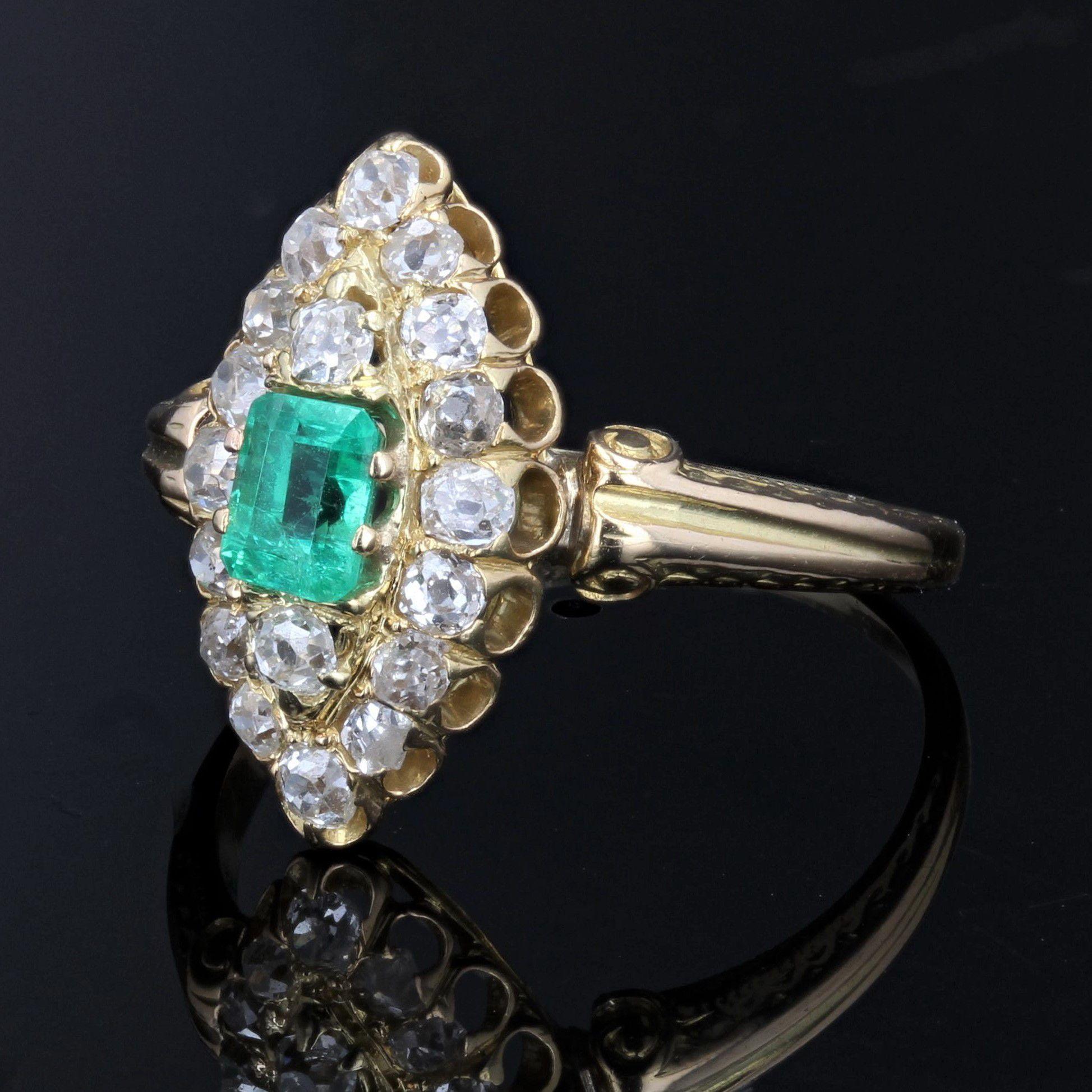 19th Century Emerald Diamond 18 Karat Yellow Gold Marquise Ring In Good Condition For Sale In Poitiers, FR