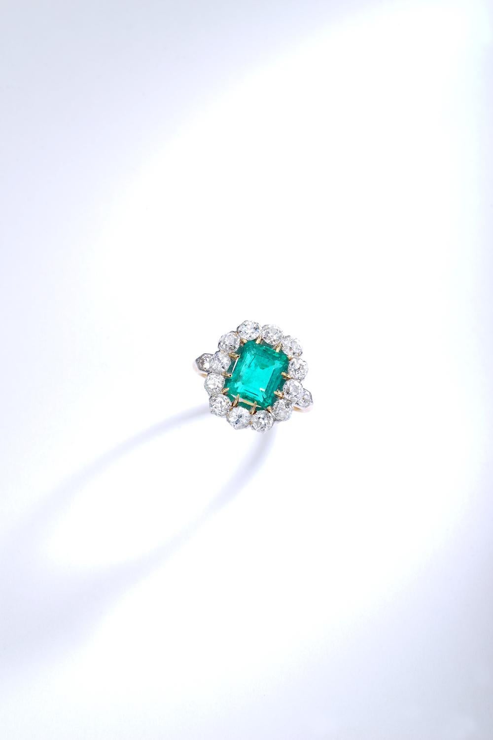19th Century Emerald Diamond Platinum Gold Ring In Excellent Condition In Geneva, CH