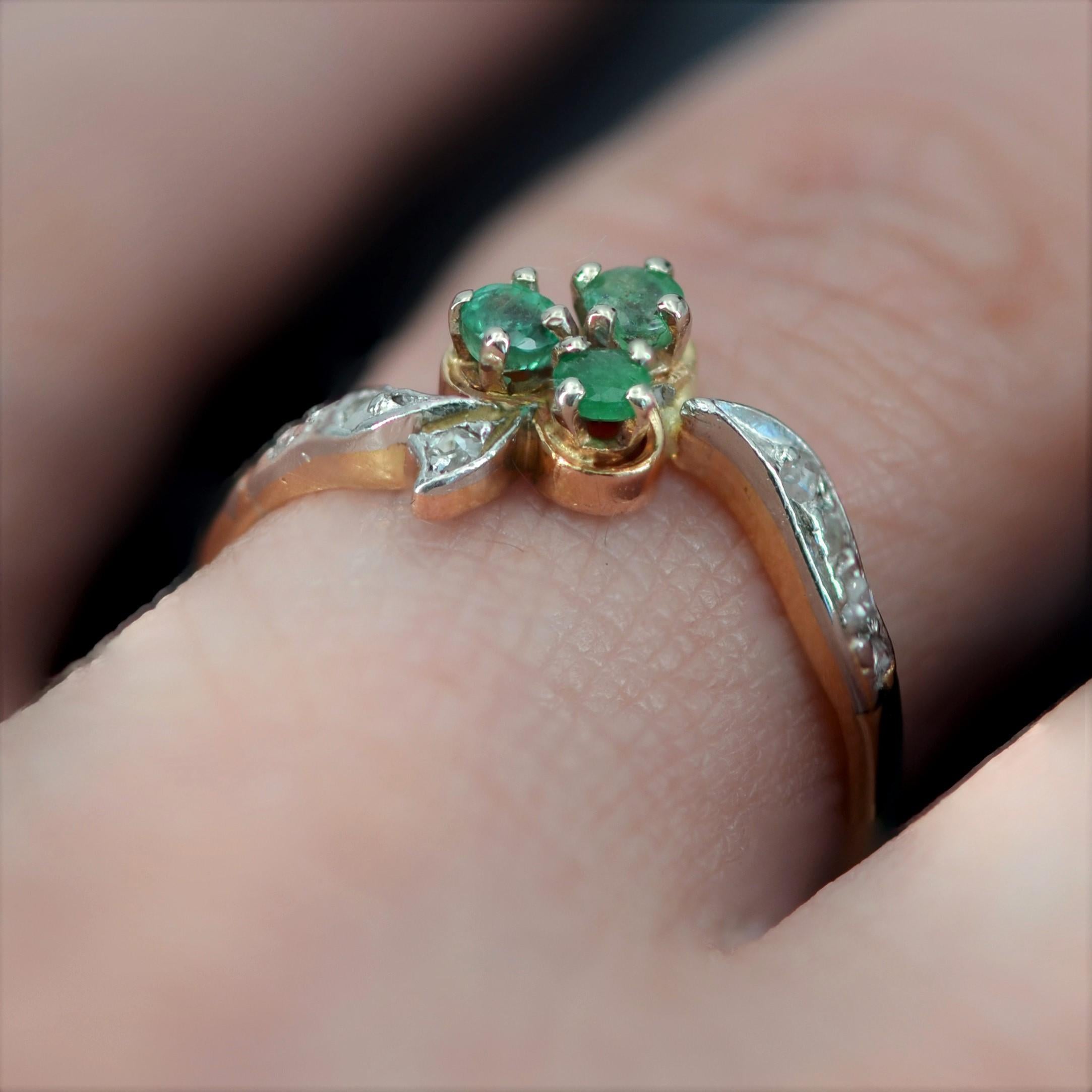 19th Century Emerald Diamonds 18 Karat Yellow Gold Clover Shape Ring For Sale 4