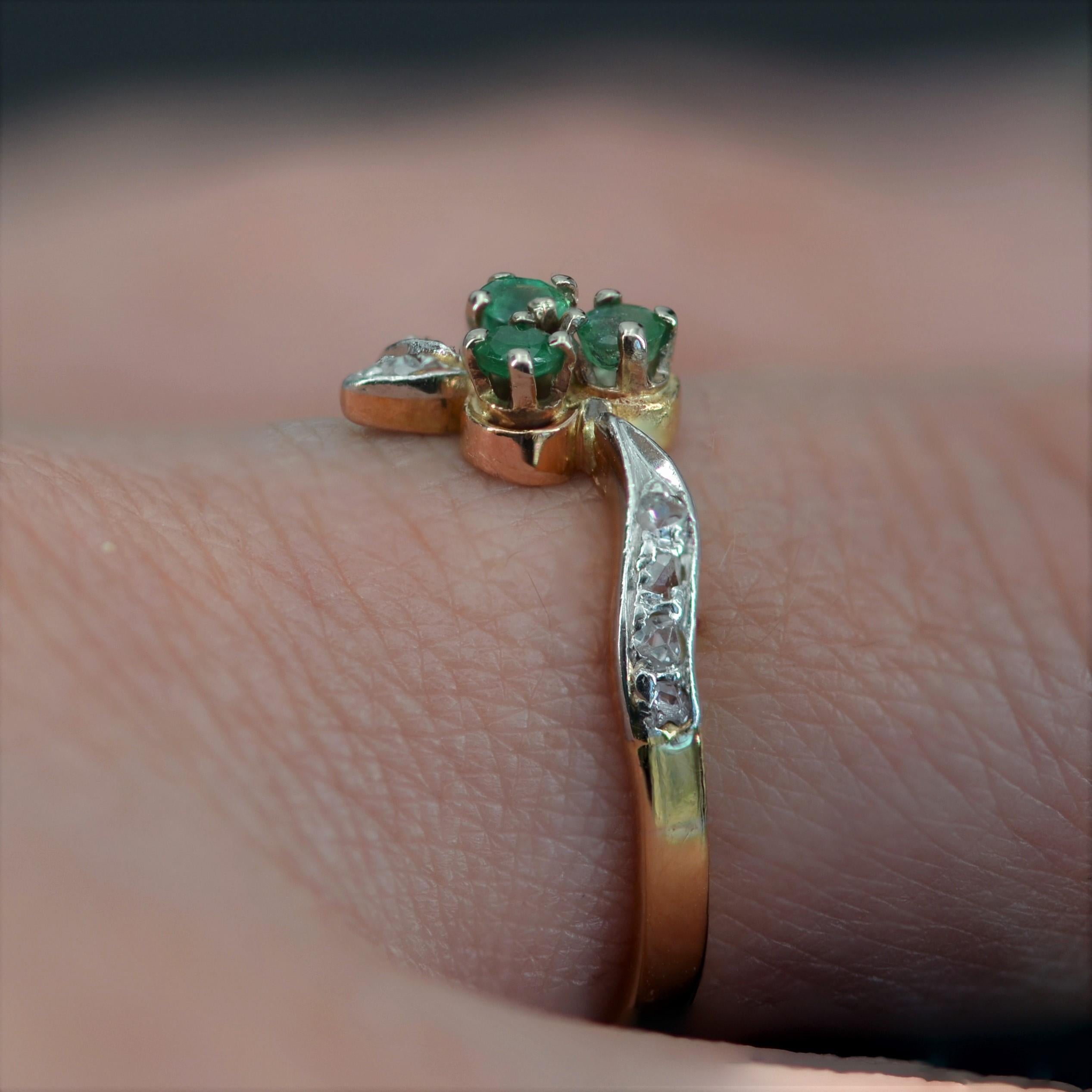 19th Century Emerald Diamonds 18 Karat Yellow Gold Clover Shape Ring For Sale 6