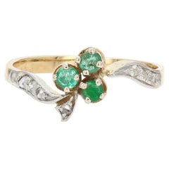 Antique 19th Century Emerald Diamonds 18 Karat Yellow Gold Clover Shape Ring