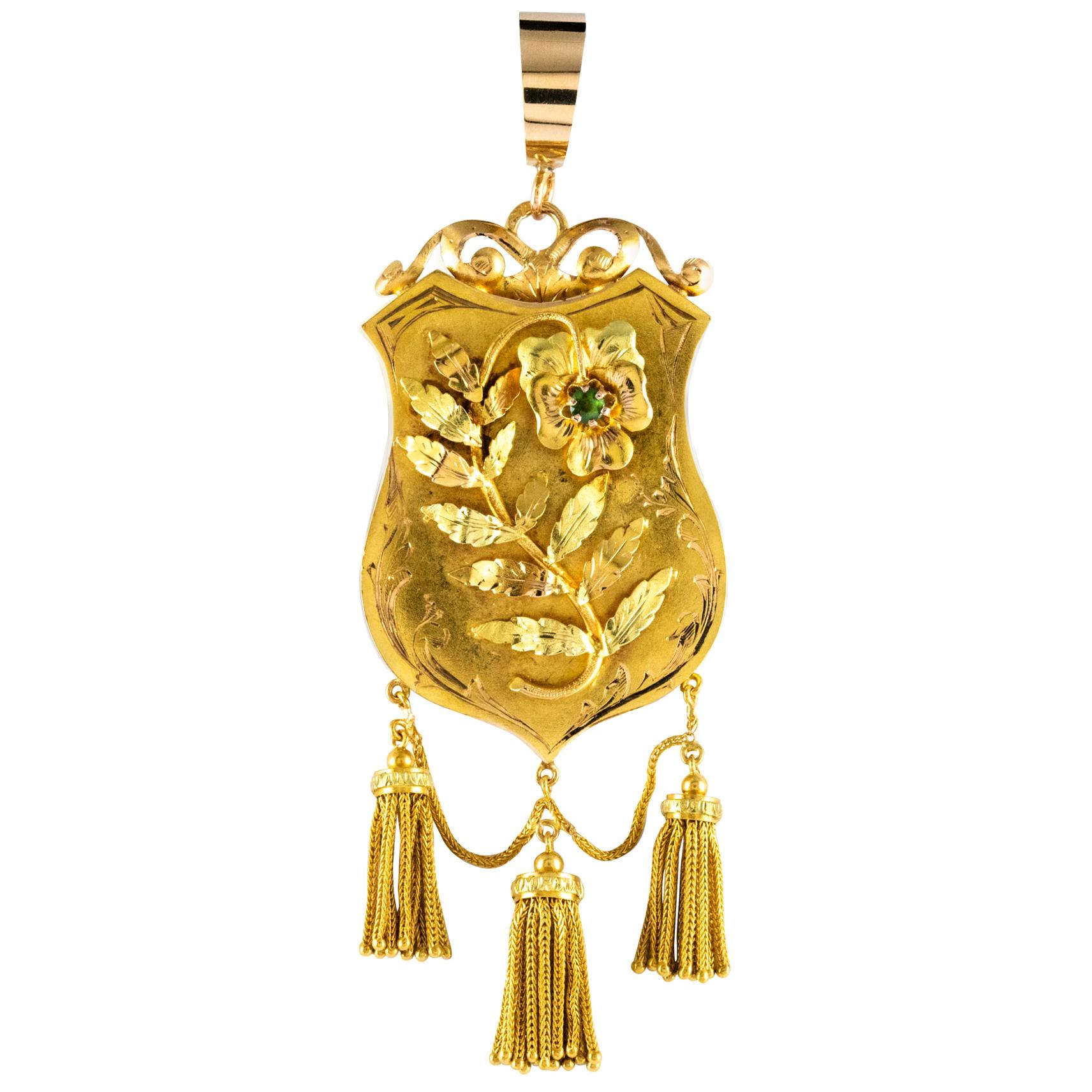 Pendentif en or jaune meraude du 19e sicle avec bouclier et dcorations florales