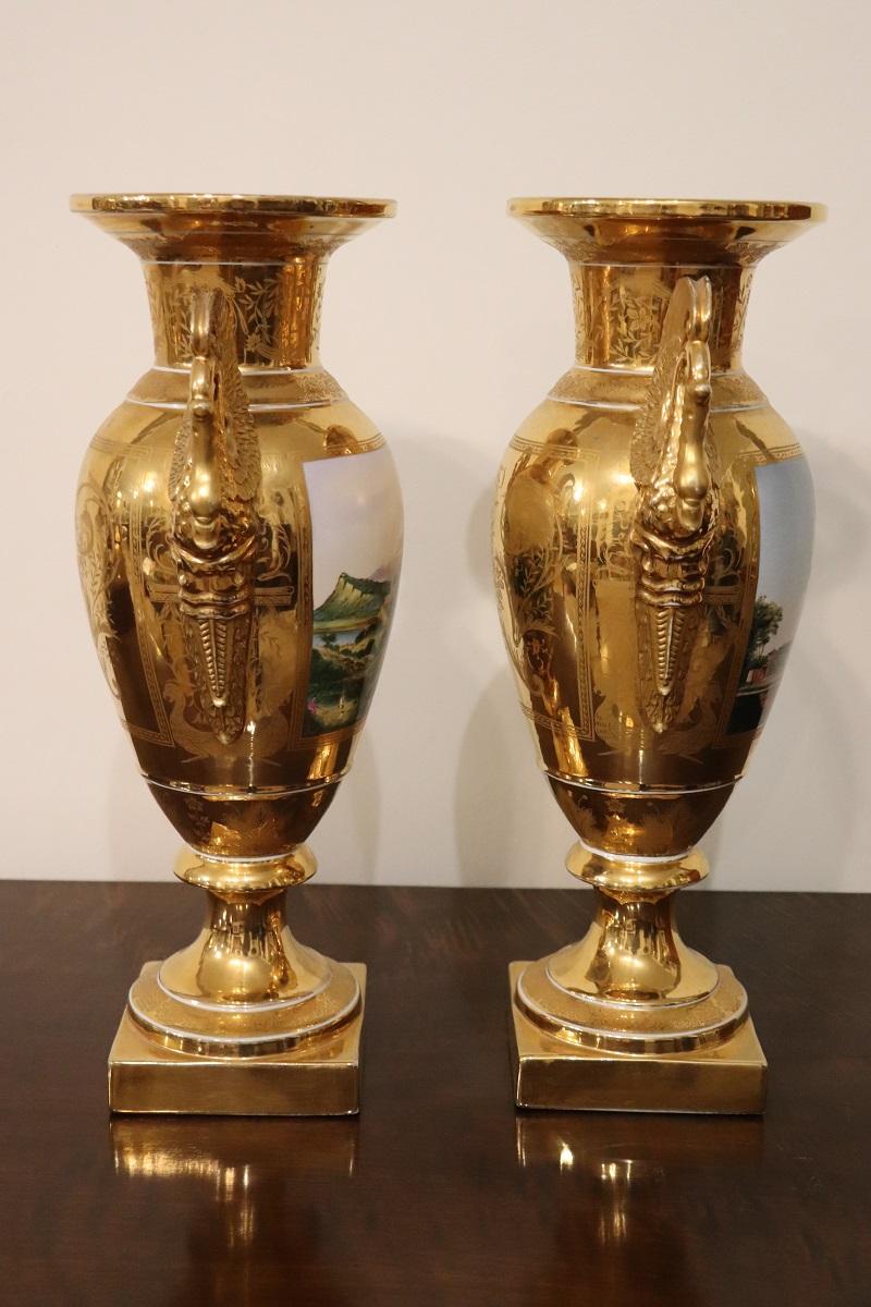 Vases Amphora Empire du 19e siècle en porcelaine dorée avec anses en forme de Swan en vente 4