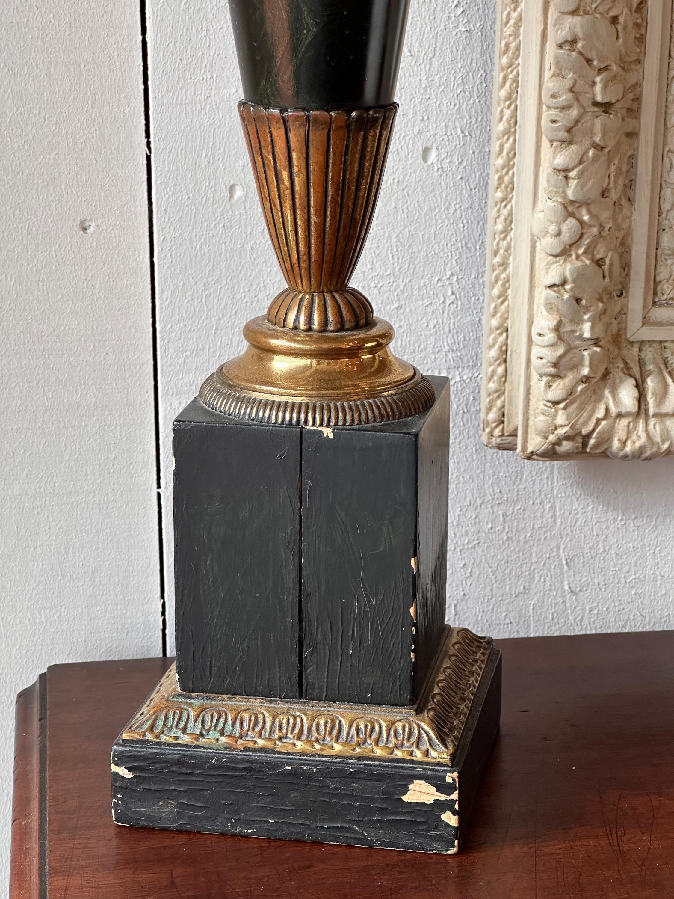 Lampe Empire en laiton et bois doré du XIXe siècle en vente 5
