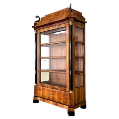 19. Jahrhundert Empire Kabinett/Vitrine mit mystischen Figuren, DE ca. 1850