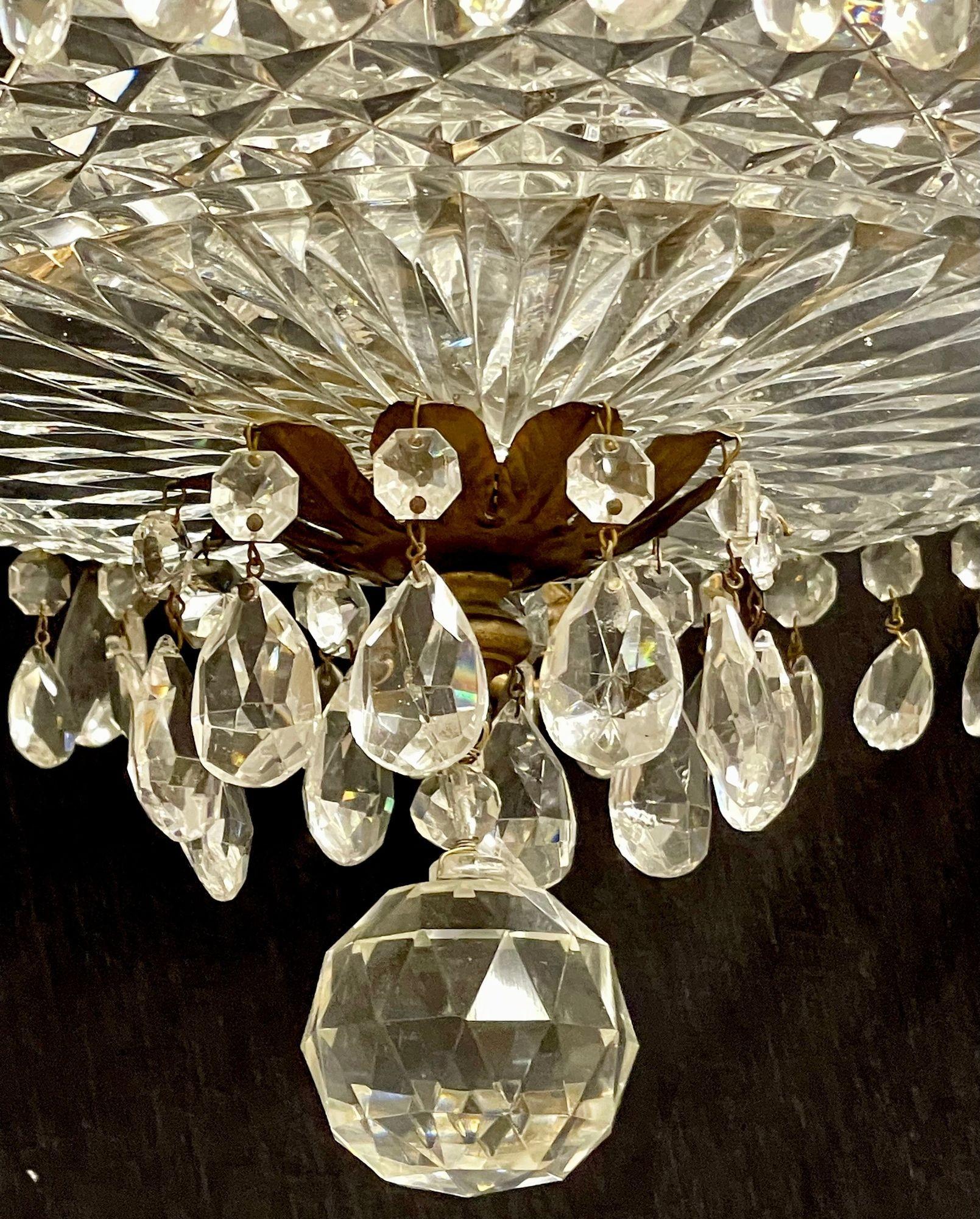Lustre Empire du 19e siècle à dix Lights, bronze doré, néoclassique Bon état - En vente à Manhasset, NY