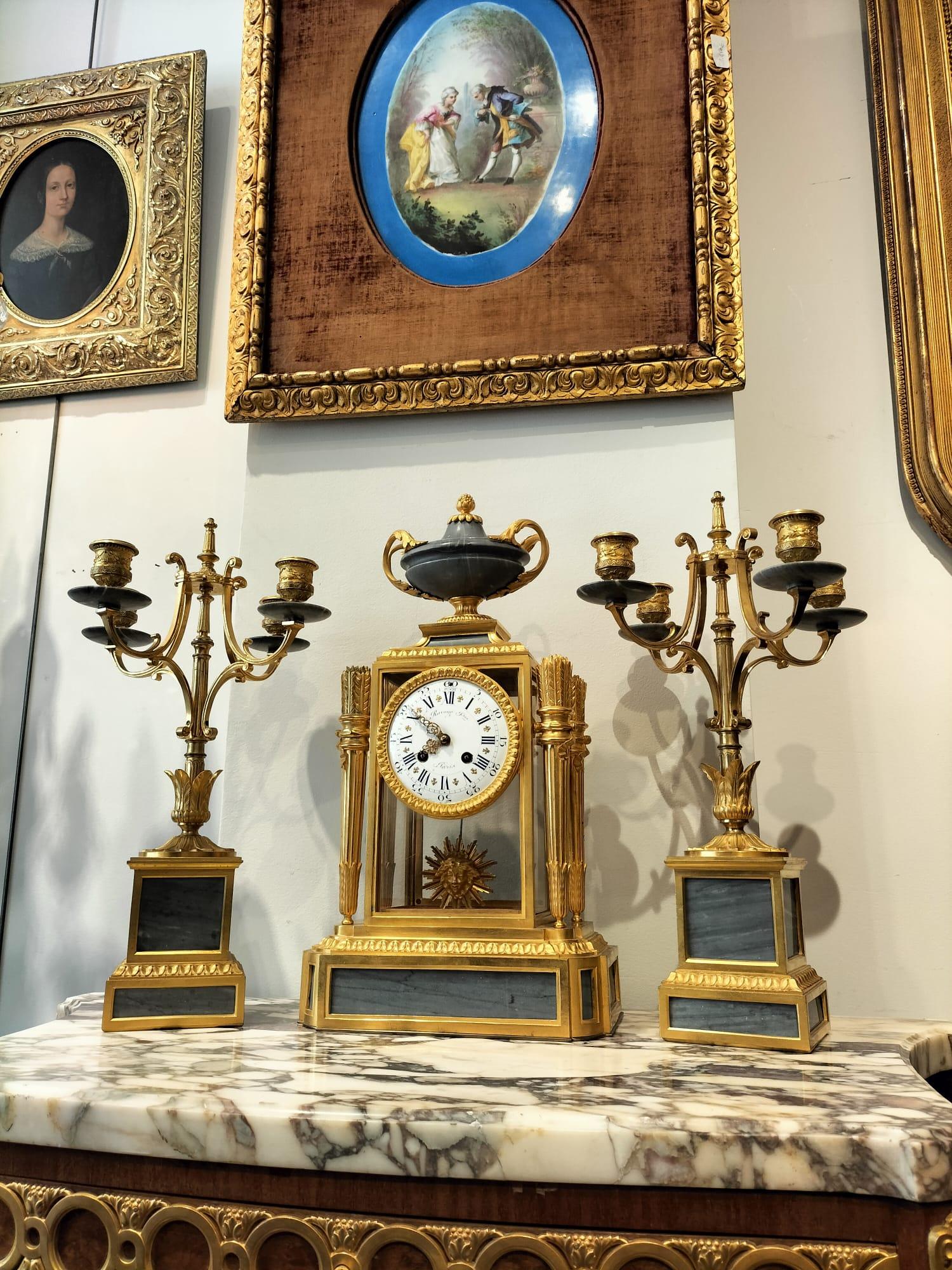 Pendule en bronze doré et marbre bleu Turquin, Raingo Frères, XIXe siècle. 7