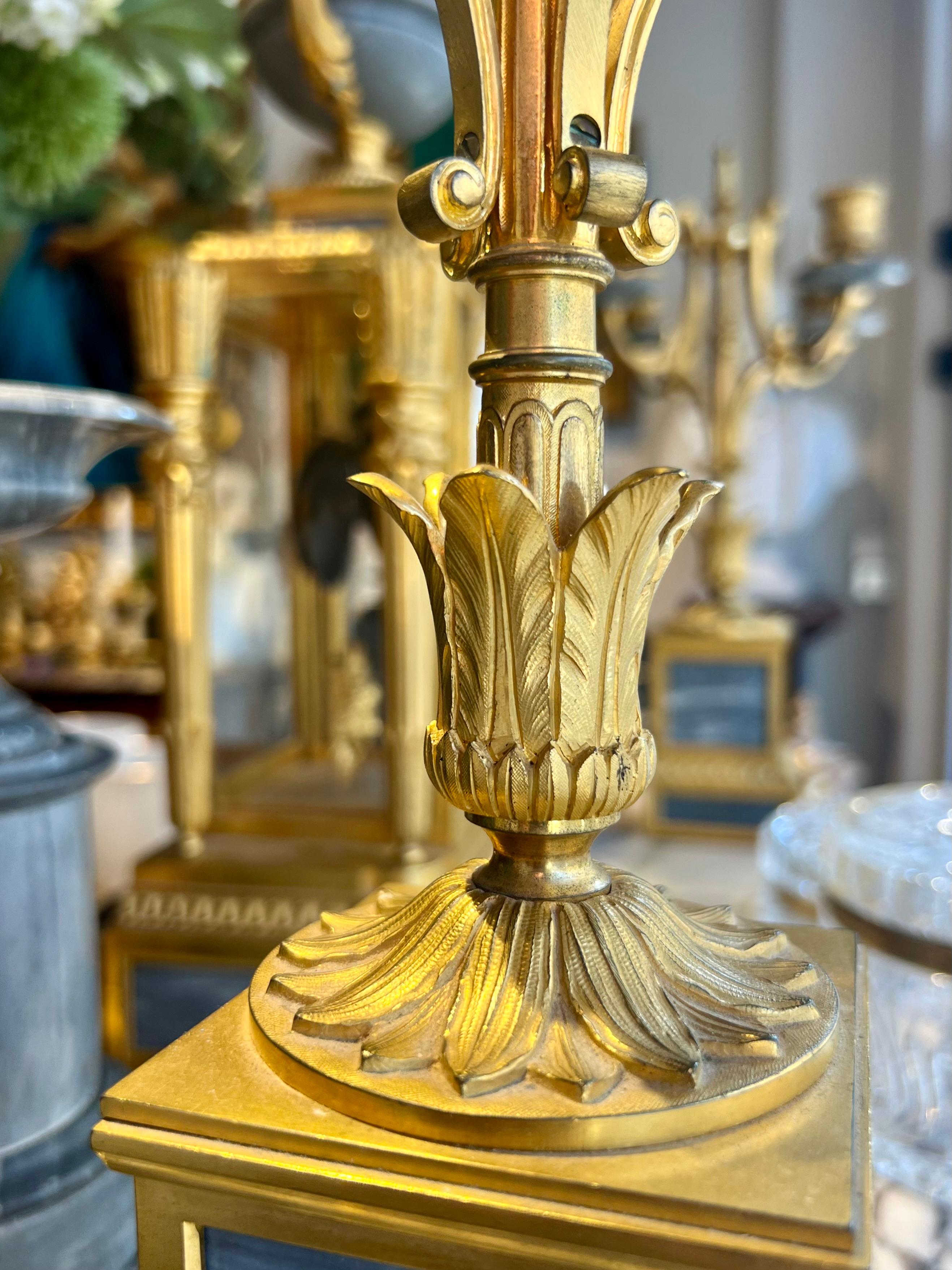 Pendule en bronze doré et marbre bleu Turquin, Raingo Frères, XIXe siècle. 12