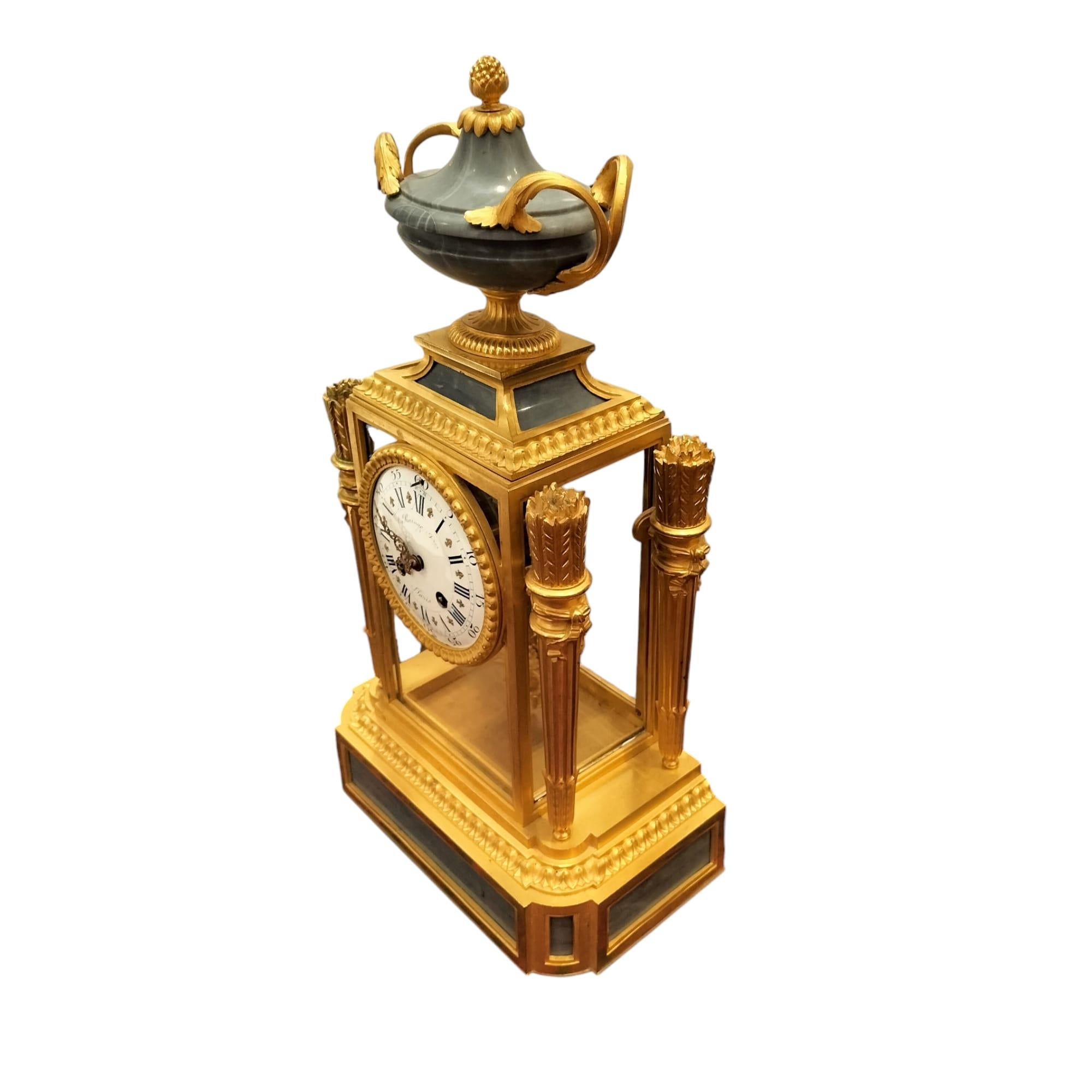 Empire Pendule en bronze doré et marbre bleu Turquin, Raingo Frères, XIXe siècle.