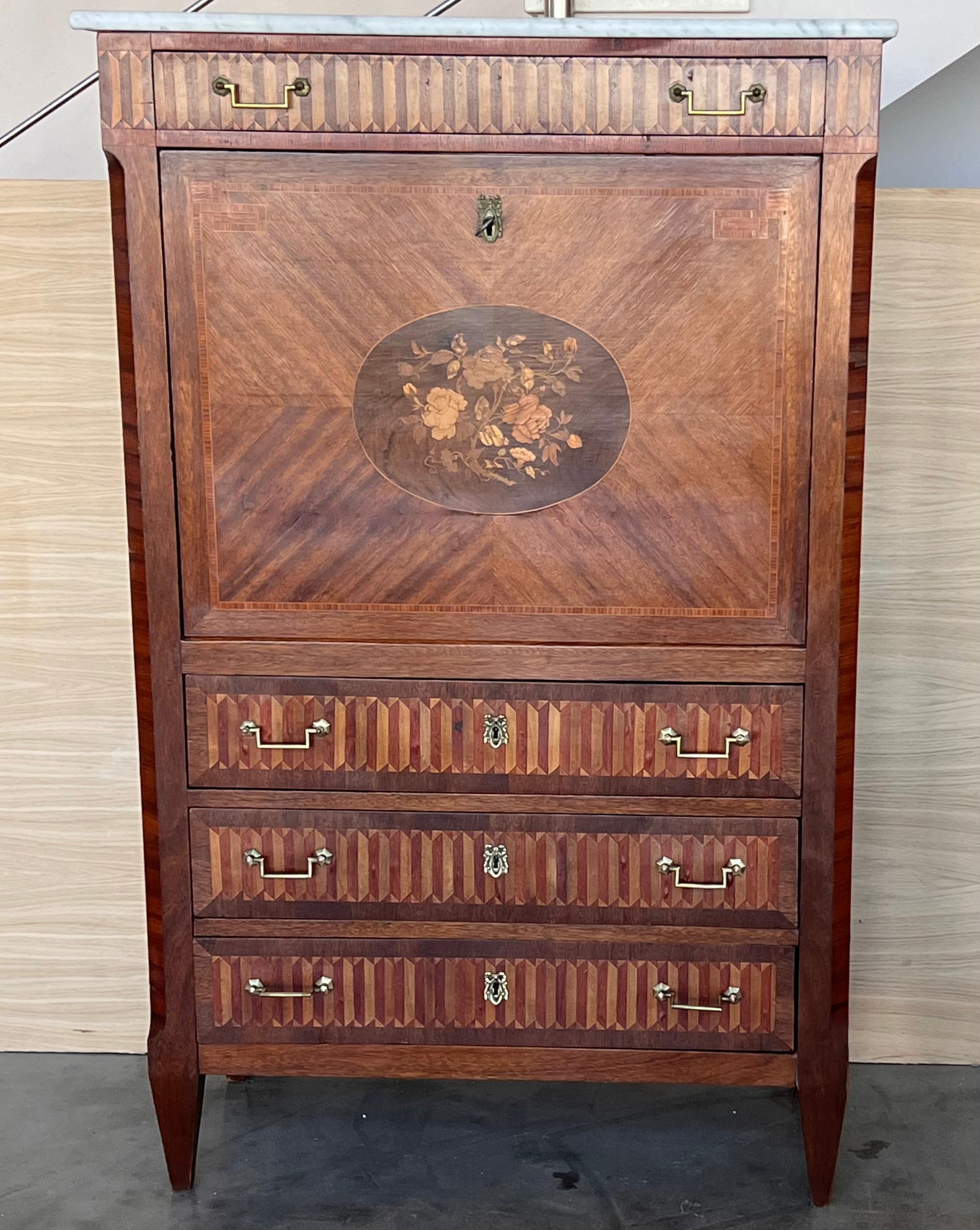 Secretaire a abattant, France circa 1820, Biedermeier period. The outside with fall front and two drawers flanked by two ebonized columns shows a beautiful oak veneer design. The wood veneered inside opens to a central compartment flanked by six