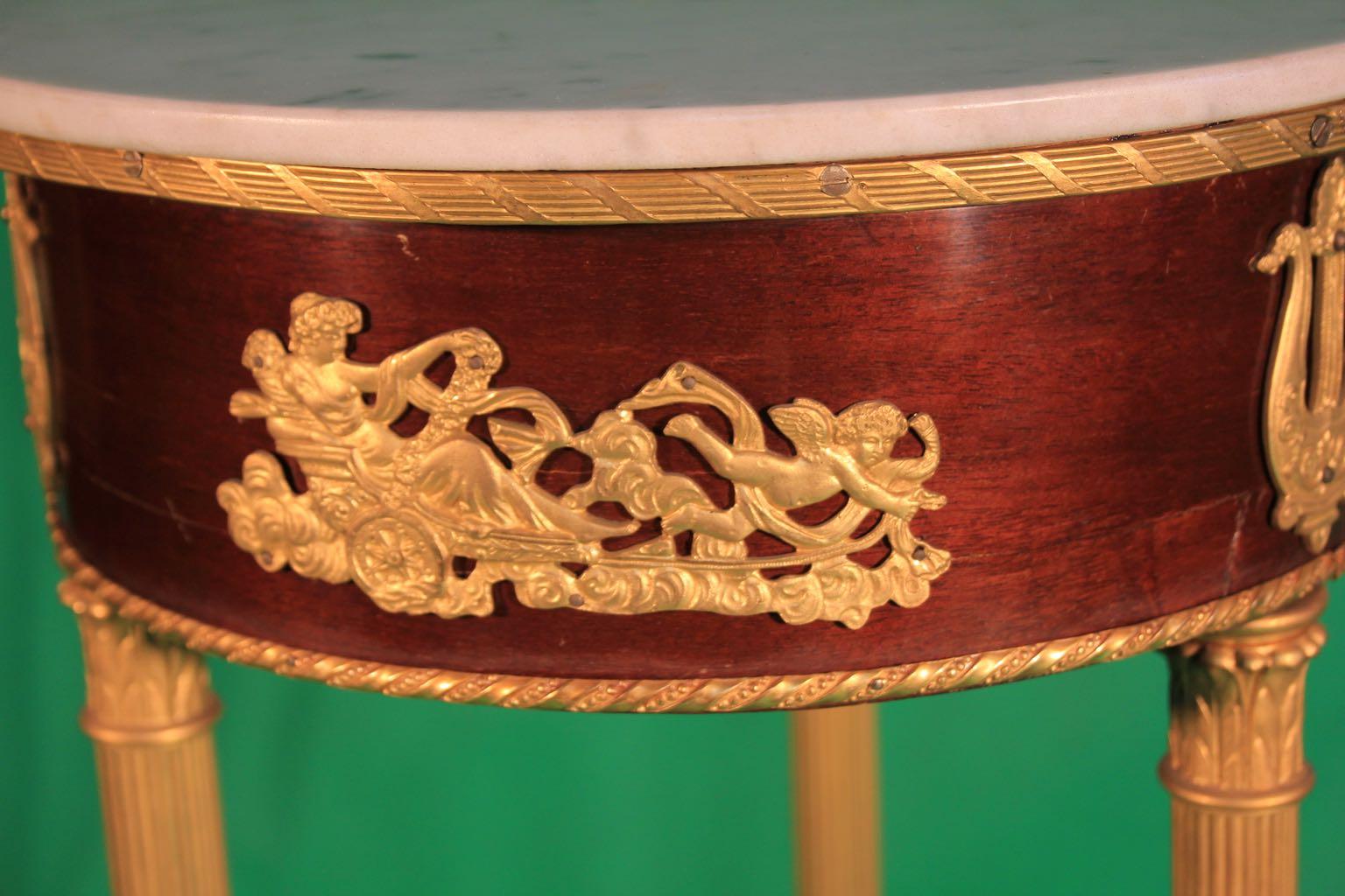 Gueridon Empire, Russian, in mahogany with marble, legs in gilt bronze, first half of 19th century.