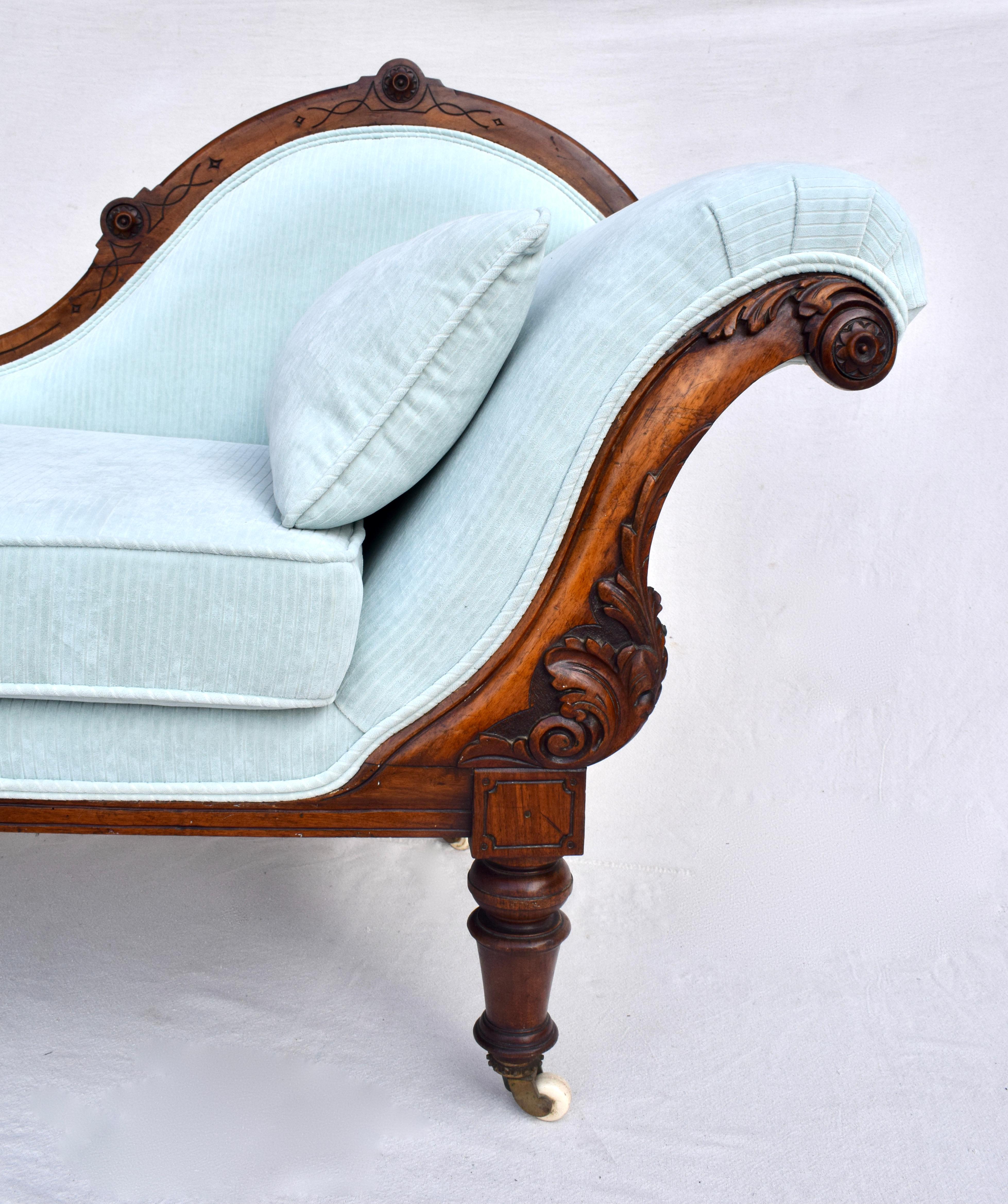 19th Century Empire Meridienne or Recamier in Carved Mahogany With Upholstery 5