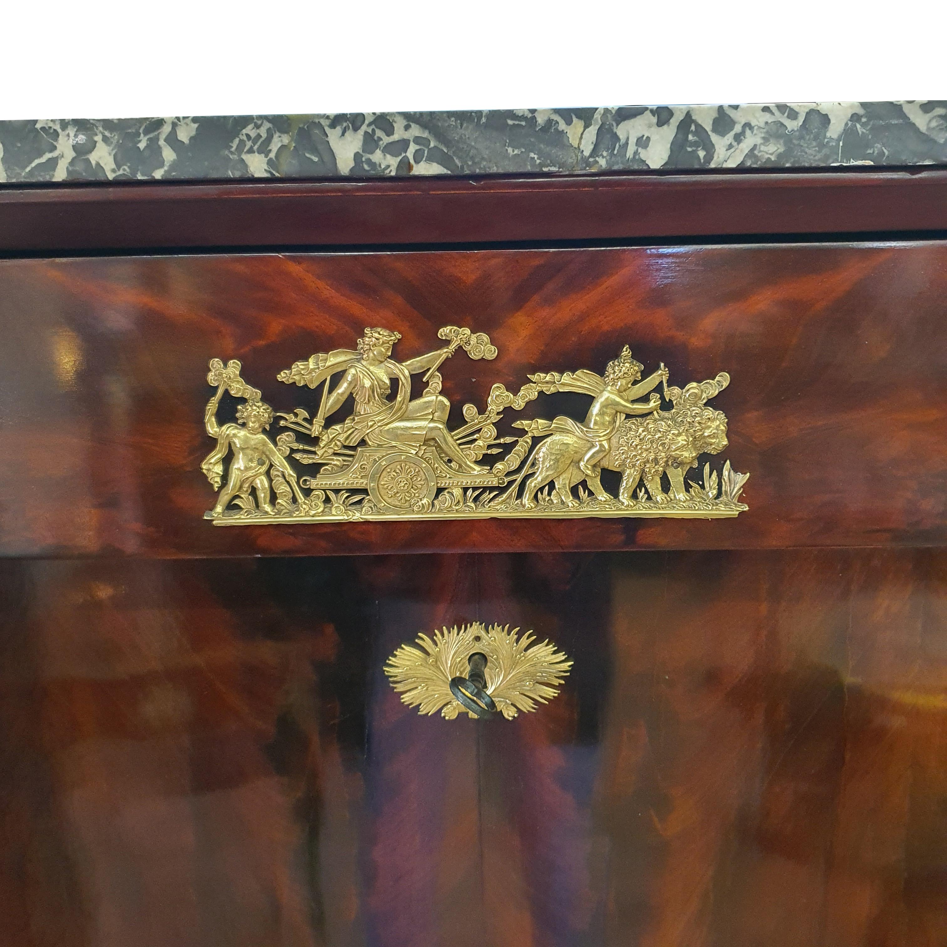 XIXe siècle Secrétaire de l'Empire du 19ème siècle, plume d'acajou, bronze doré en vente