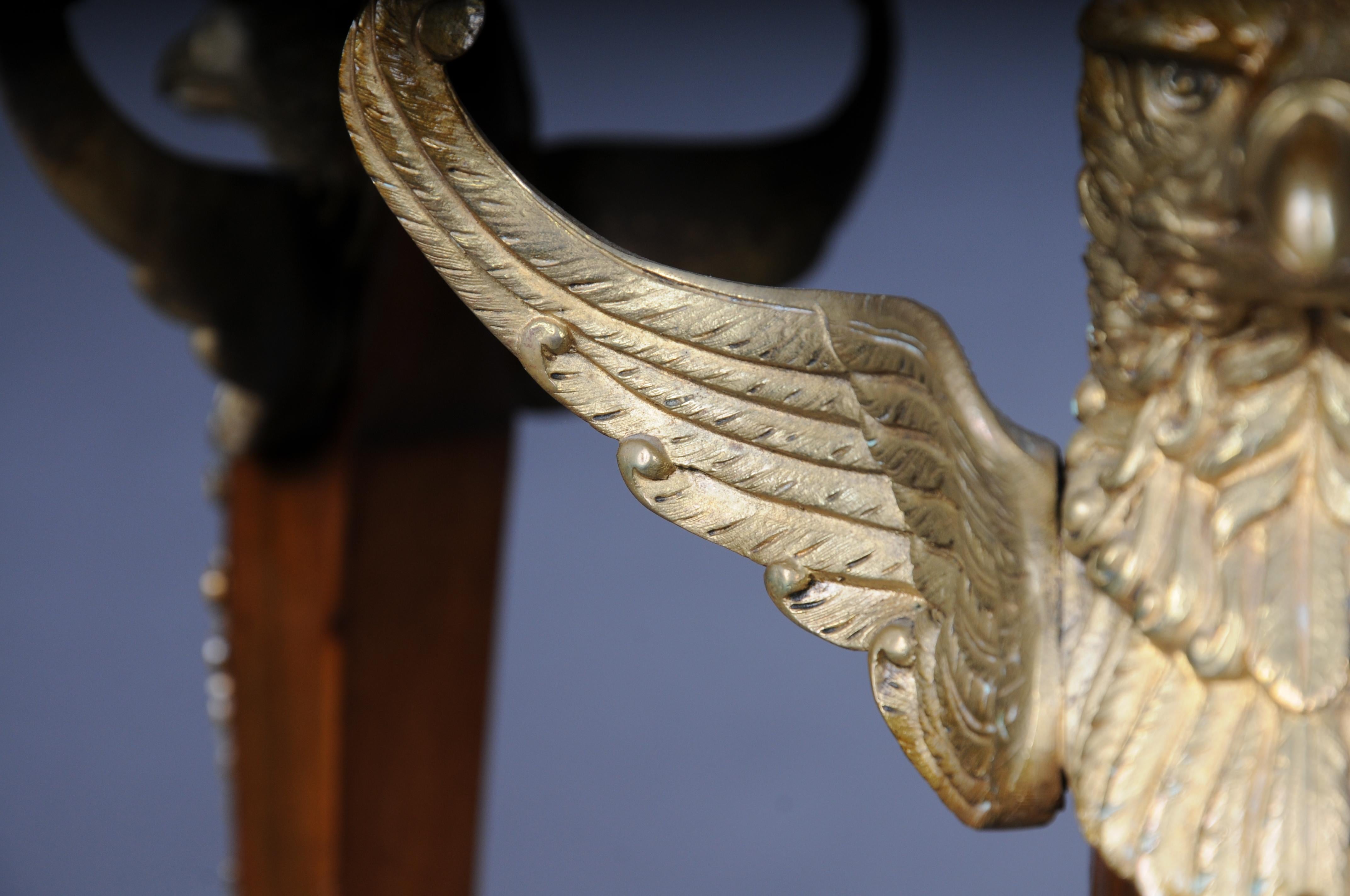19. Jahrhundert Empire Beistelltisch, vergoldete Bronze, Adler, Mahagoni, Paris im Angebot 5