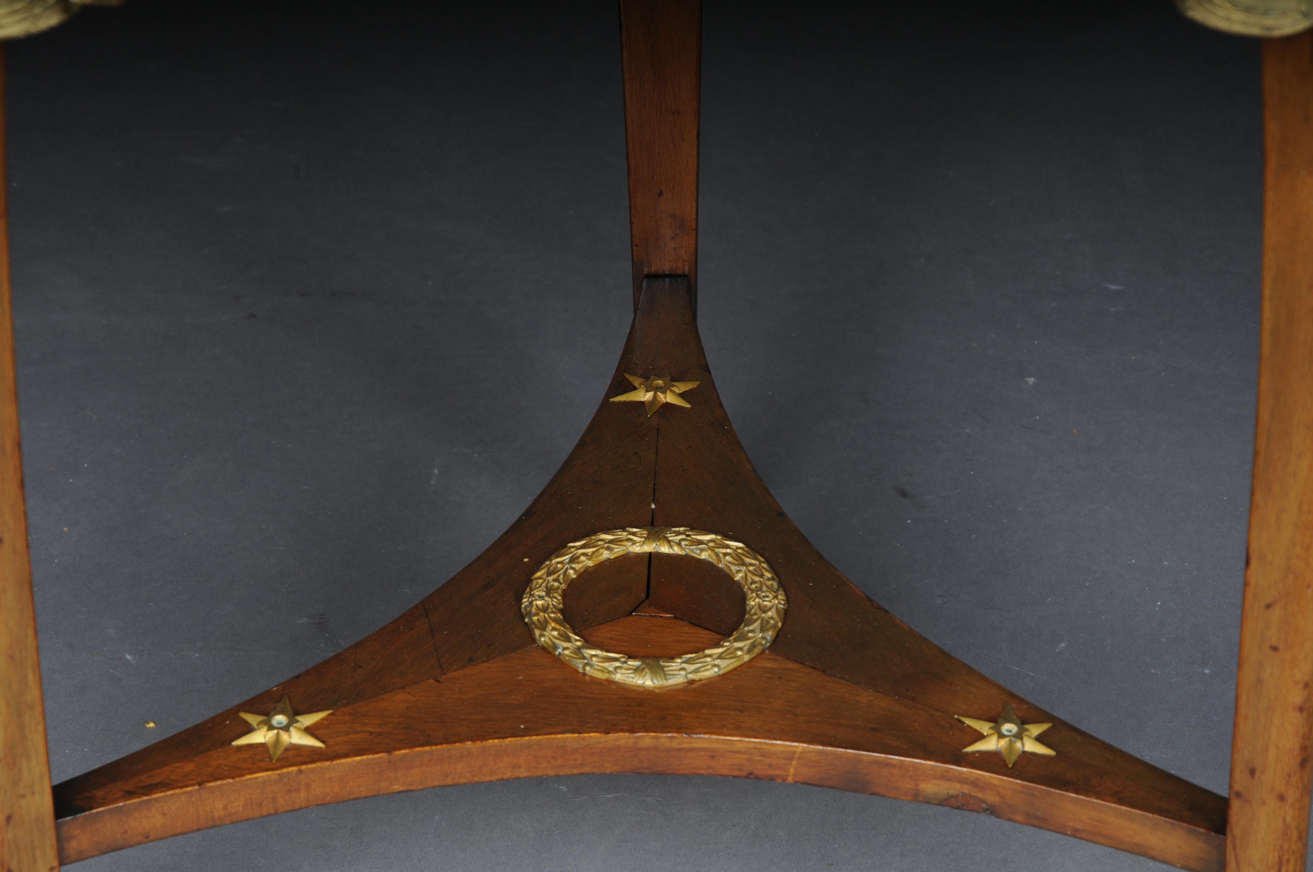 Doré Table d'appoint Empire du XIXe siècle, bronze doré, aigle, acajou, Paris en vente