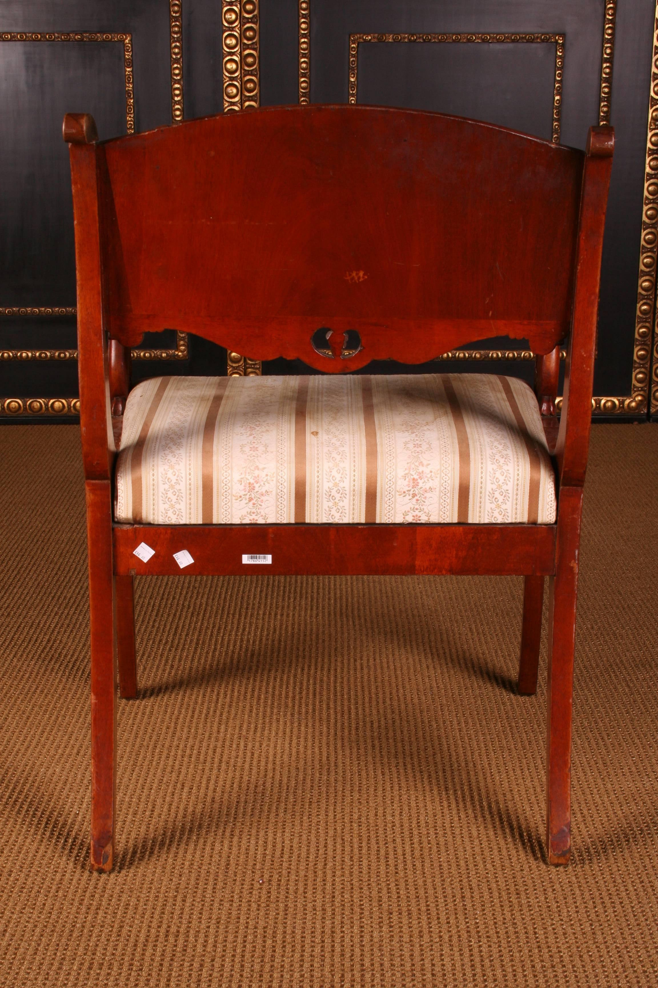 Ein russischer Sessel im Empire-Stil des 19. Jahrhunderts im Angebot 3