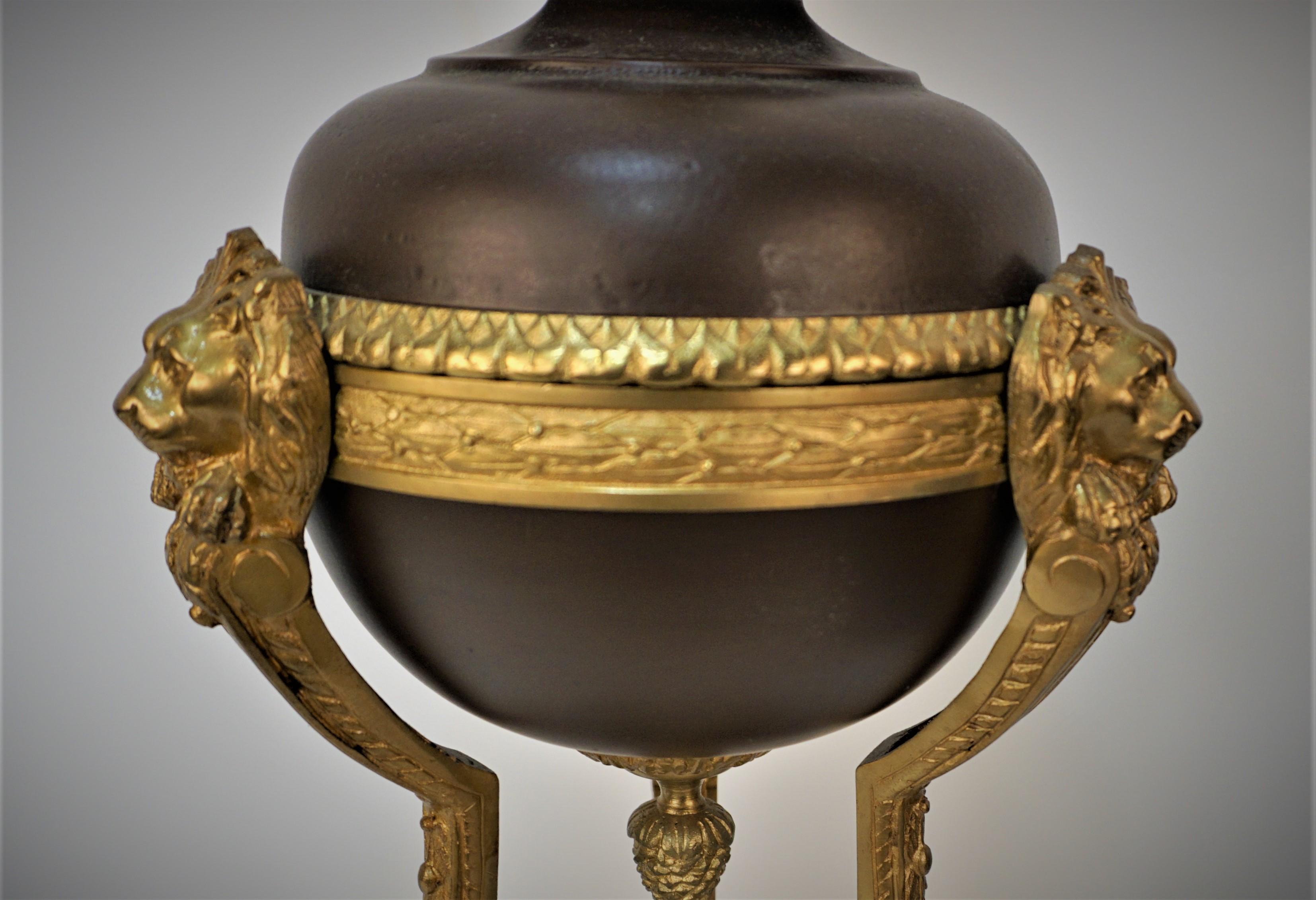 Bronze-Tischlampe im Empire-Stil des 19. Jahrhunderts im Angebot 3