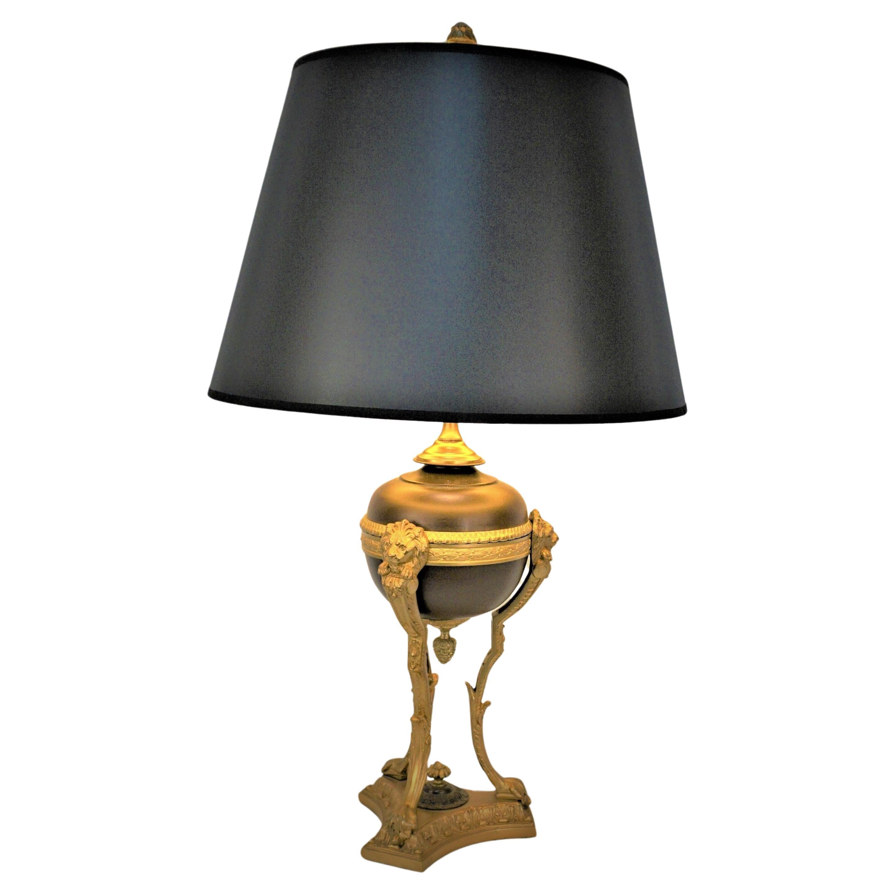 Bronze-Tischlampe im Empire-Stil des 19. Jahrhunderts im Angebot