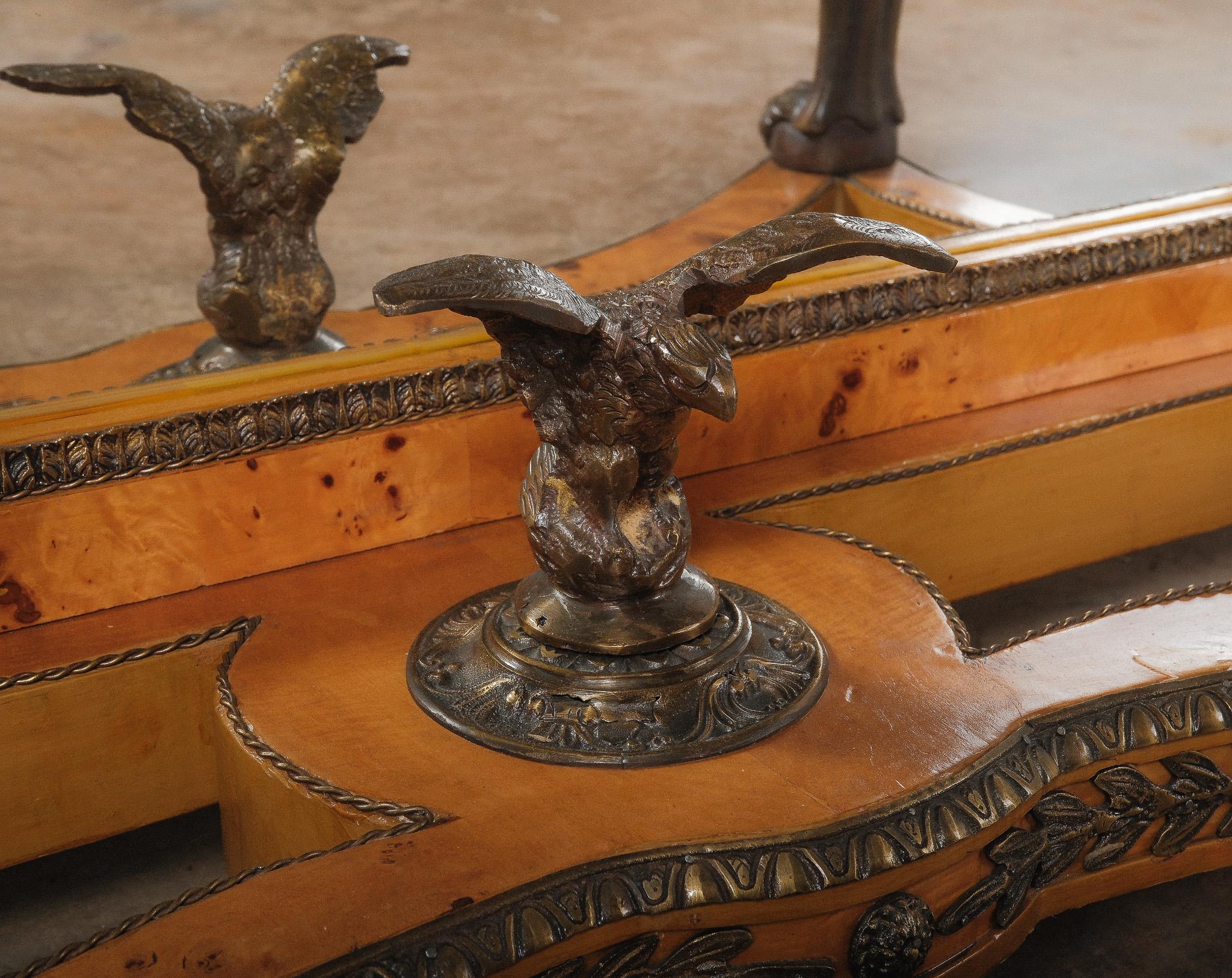 Table console de style Empire du 19ème siècle - Montures en bronze doré - Plateau en marbre noir Bon état - En vente à High Point, NC