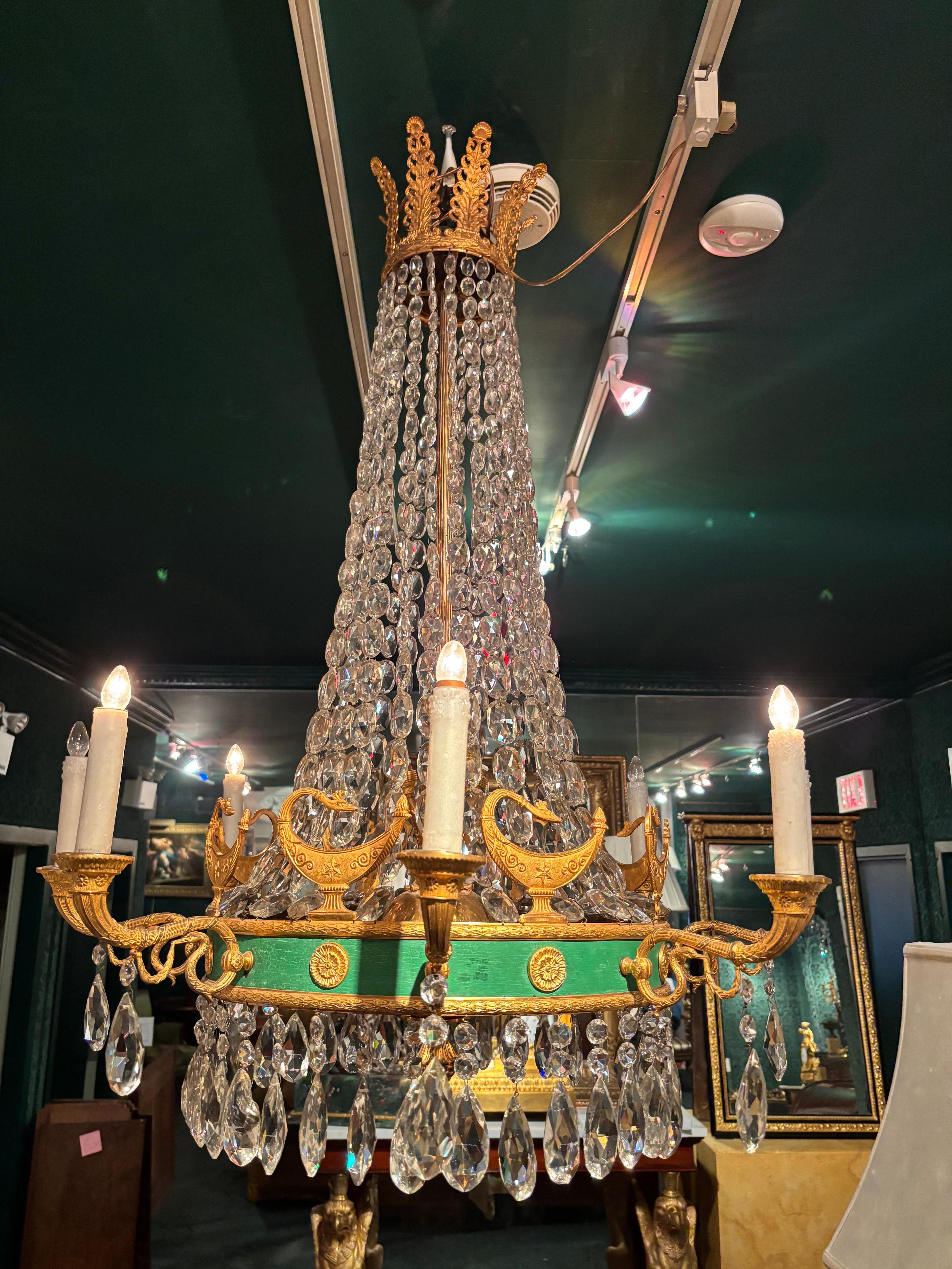 Lampadario a otto bracci in cristallo e bronzo in stile Impero del XIX secolo in vendita 2