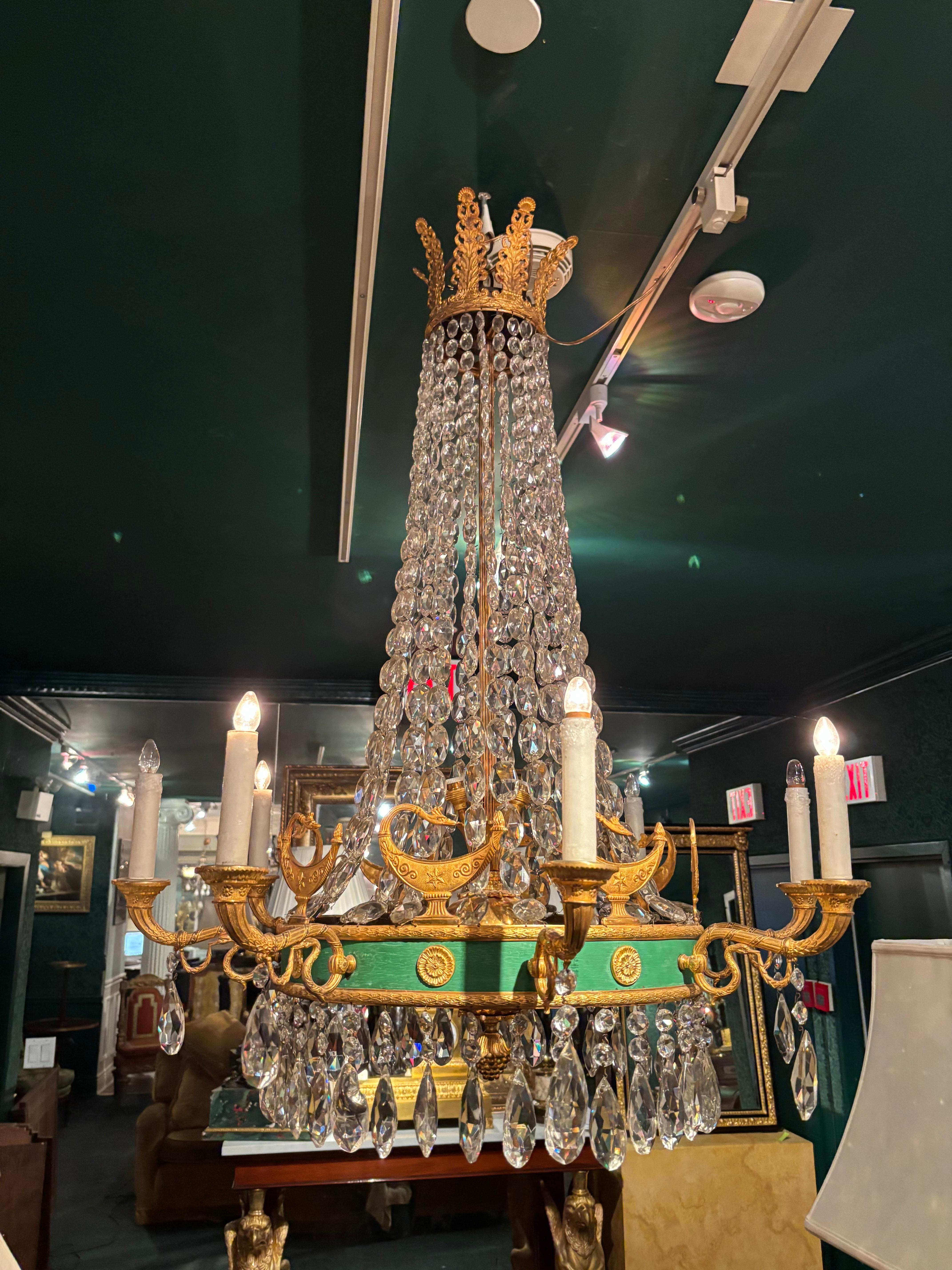 Lampadario a otto bracci in cristallo e bronzo in stile Impero del XIX secolo in vendita 3
