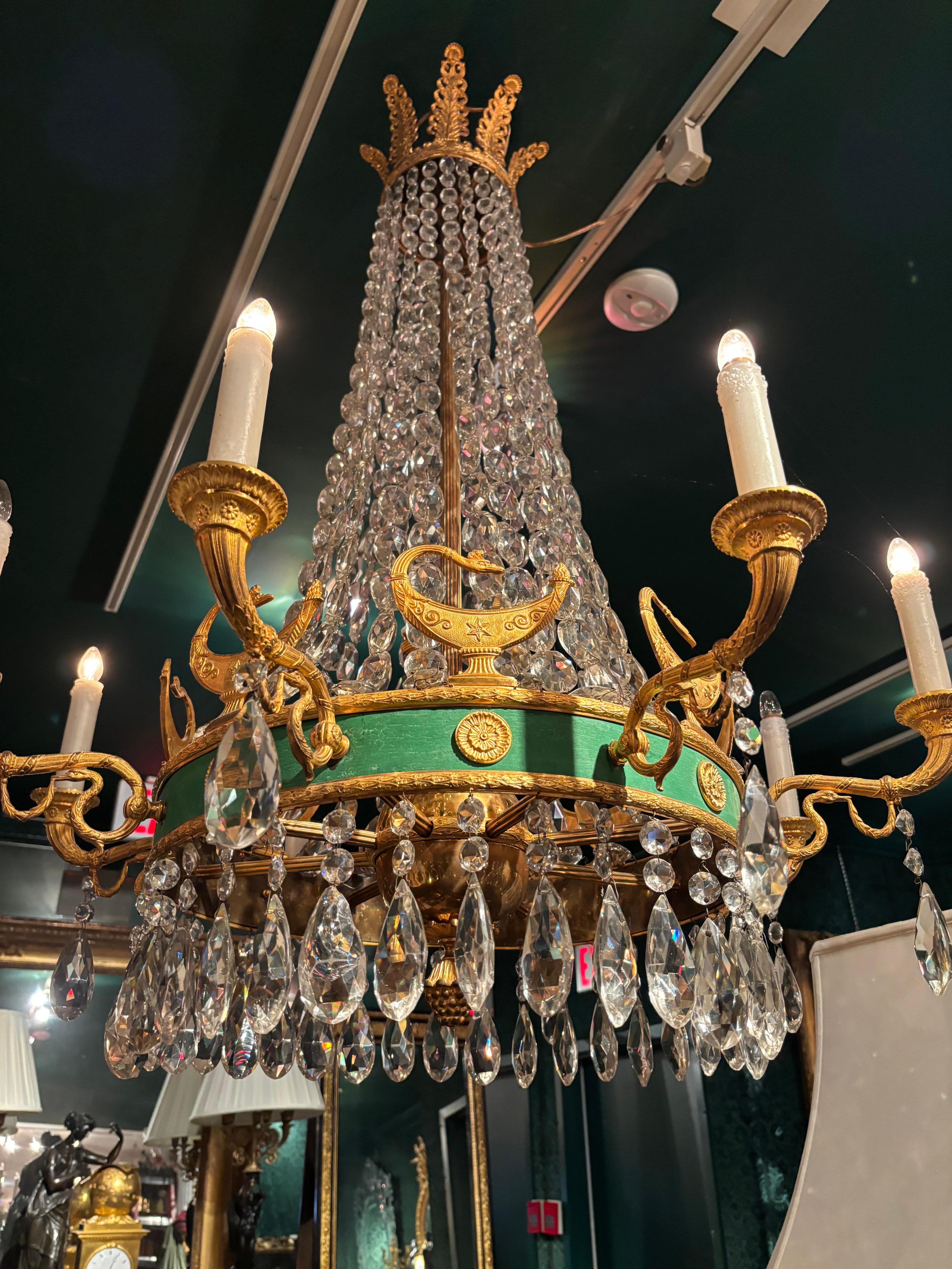 Lampadario a otto bracci in cristallo e bronzo in stile Impero del XIX secolo in vendita 4