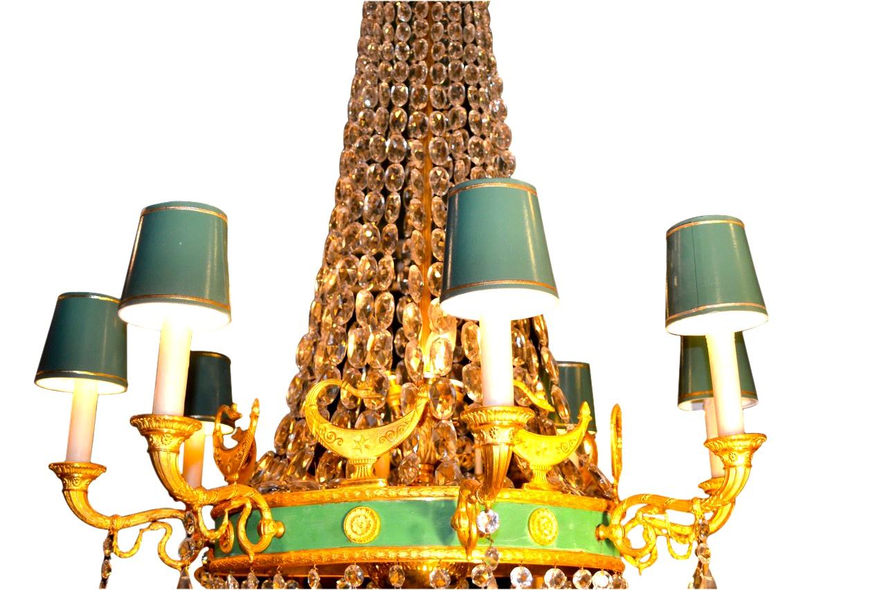 Stile impero Lampadario a otto bracci in cristallo e bronzo in stile Impero del XIX secolo in vendita
