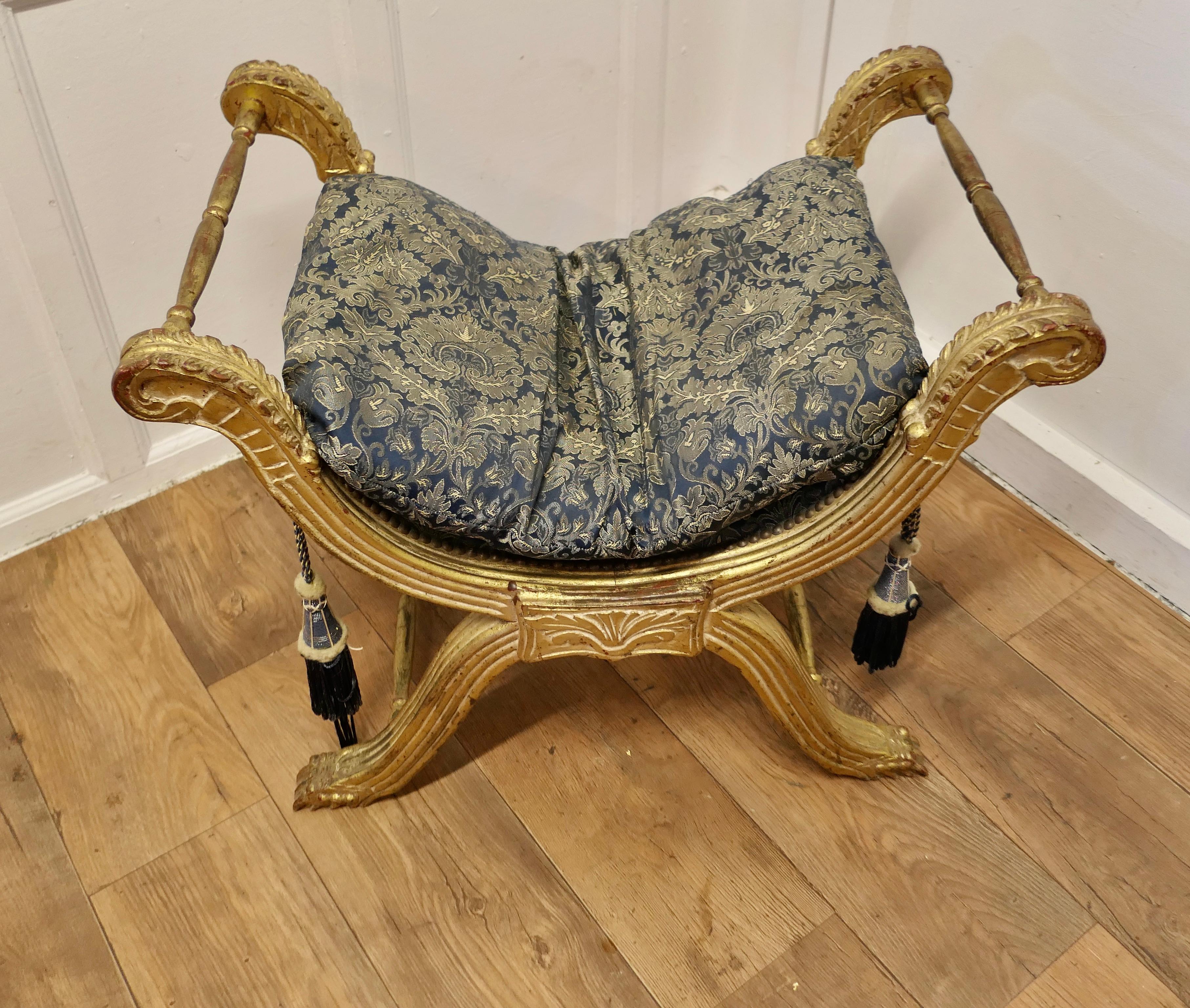 Tabouret de style Empire du 19ème siècle avec cadre en X doré   Une superbe pièce Bon état - En vente à Godshill, Isle of Wight