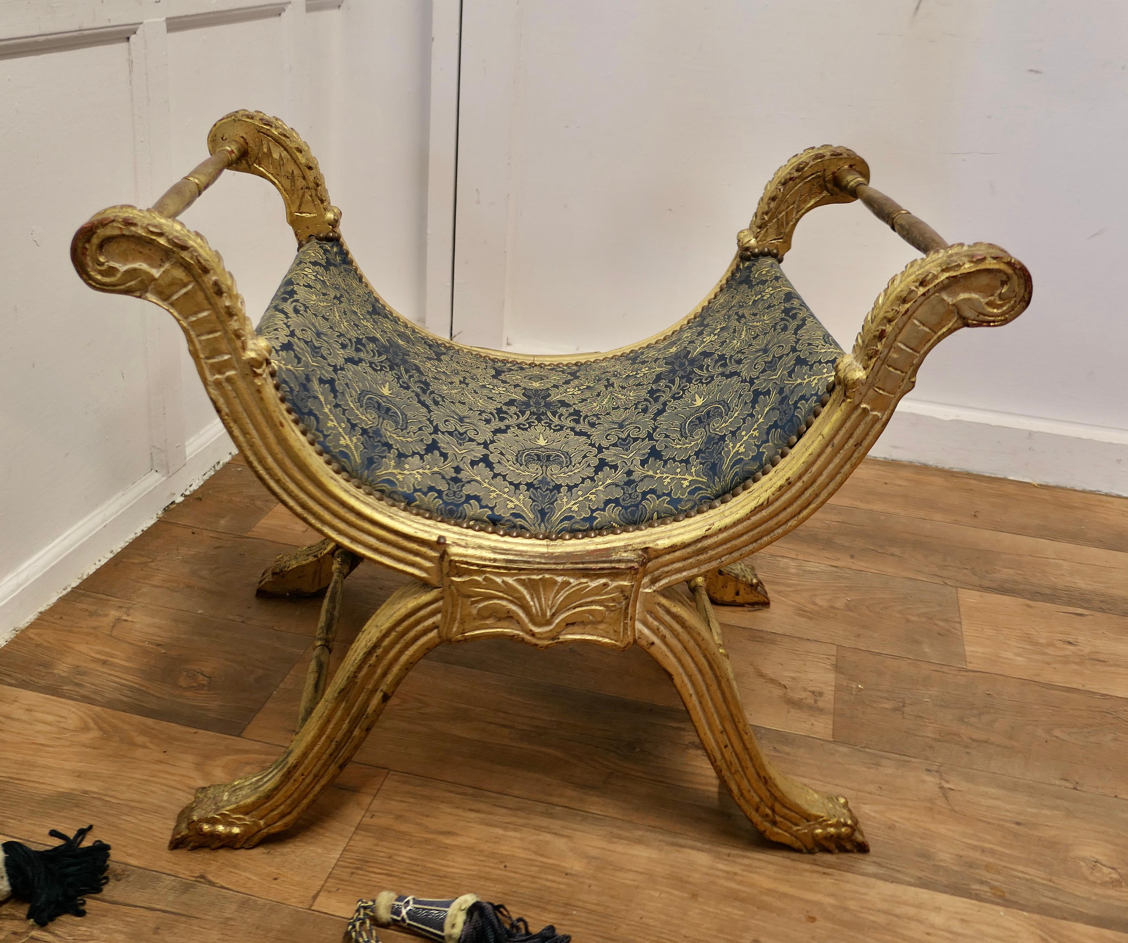 Tabouret de style Empire du 19ème siècle avec cadre en X doré   Une superbe pièce en vente 1