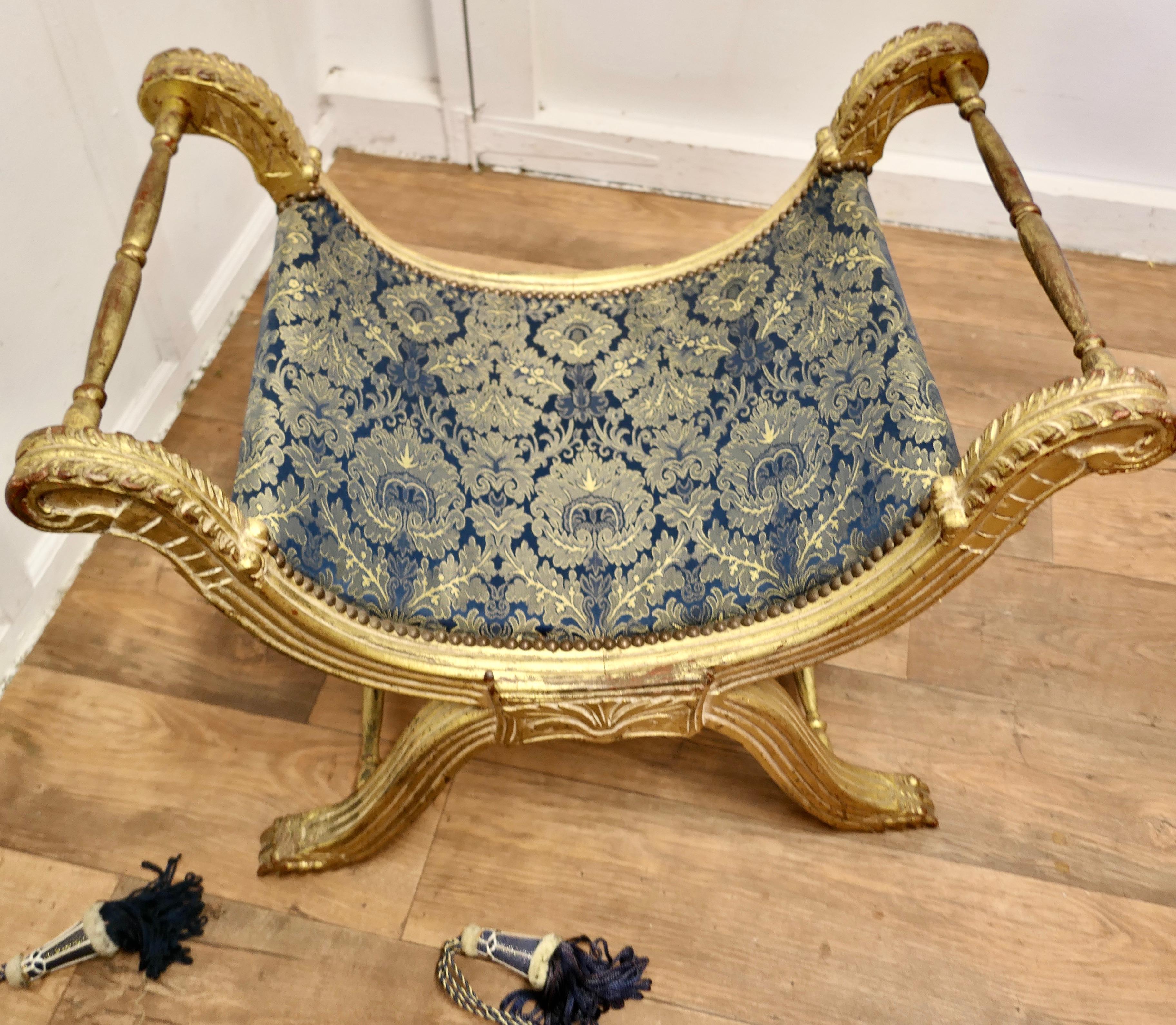 Tabouret de style Empire du 19ème siècle avec cadre en X doré   Une superbe pièce en vente 2