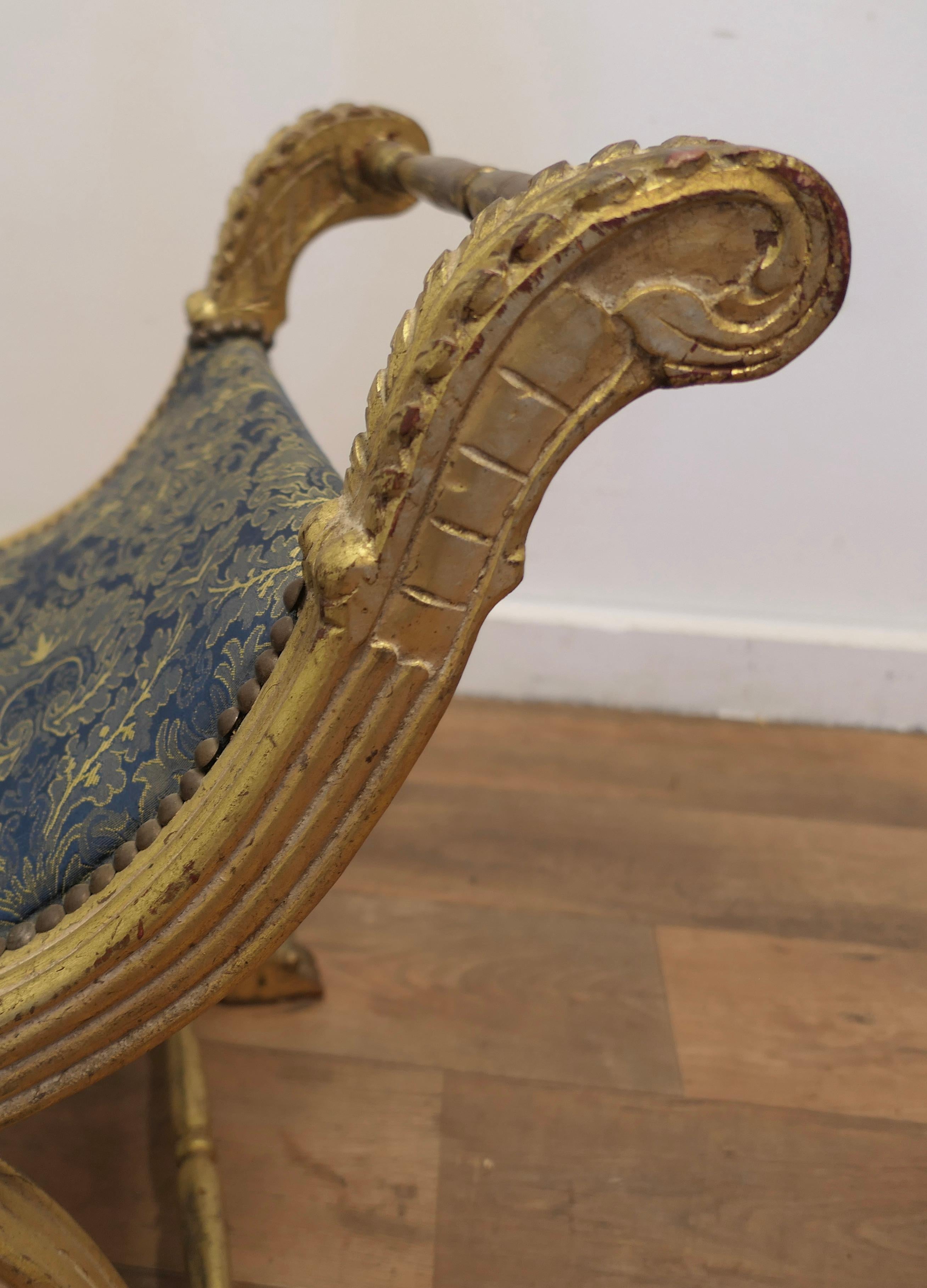 Tabouret de style Empire du 19ème siècle avec cadre en X doré   Une superbe pièce en vente 3
