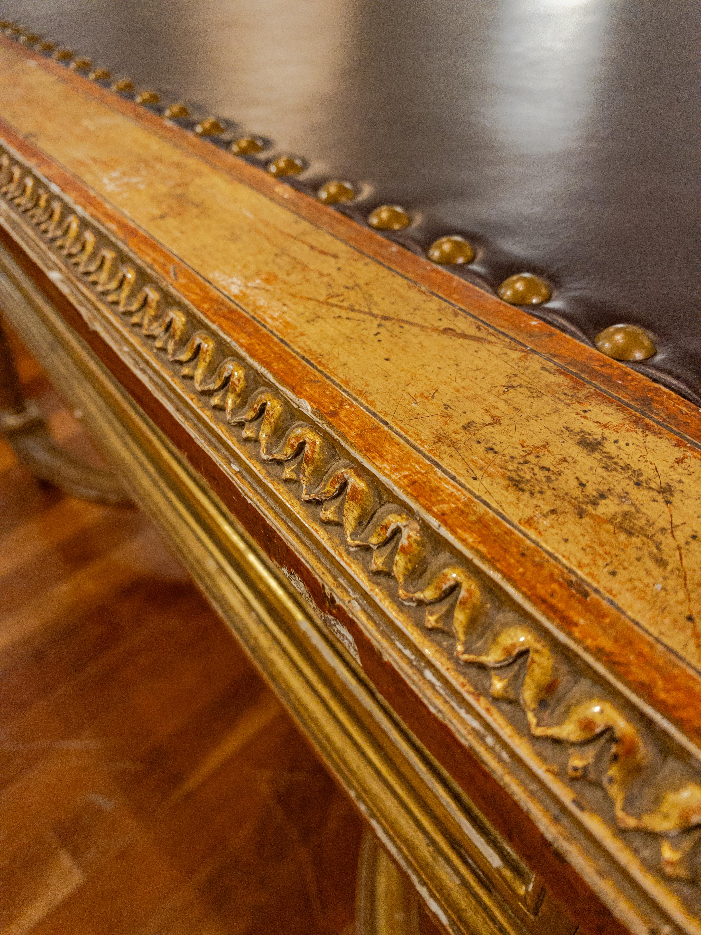 Table de bibliothèque / bureau à feuilles d'or de style Empire du 19e siècle en vente 4
