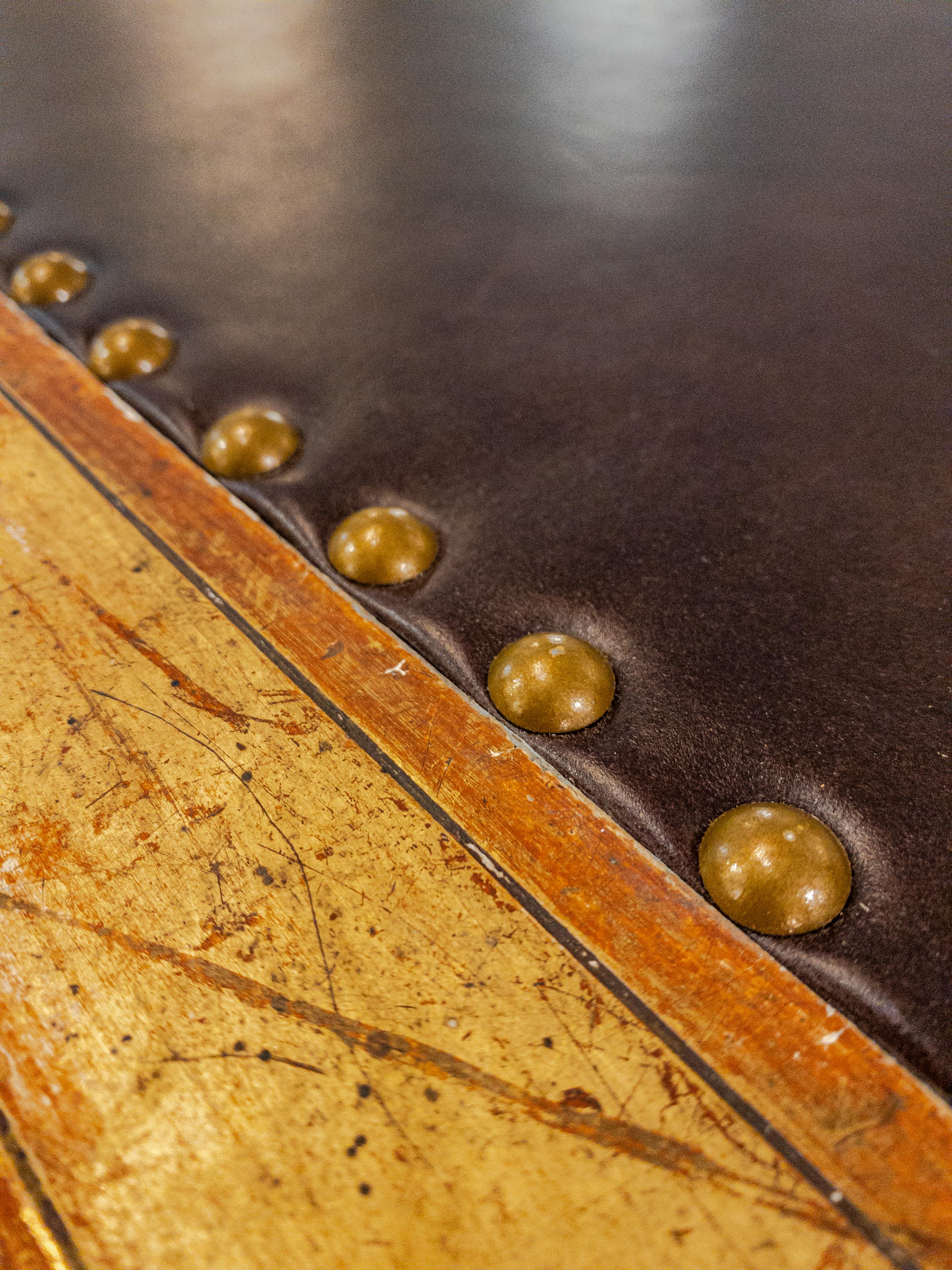 19. Jahrhundert Empire-Stil Blattgold Bibliothek Tisch / Schreibtisch im Angebot 8