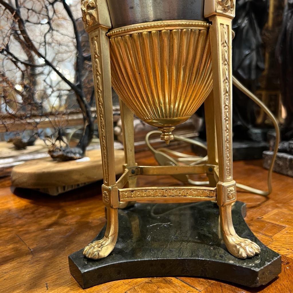 Lampe de style Empire du XIXe siècle en bronze doré et patine Brown avec base en marbre en vente 3