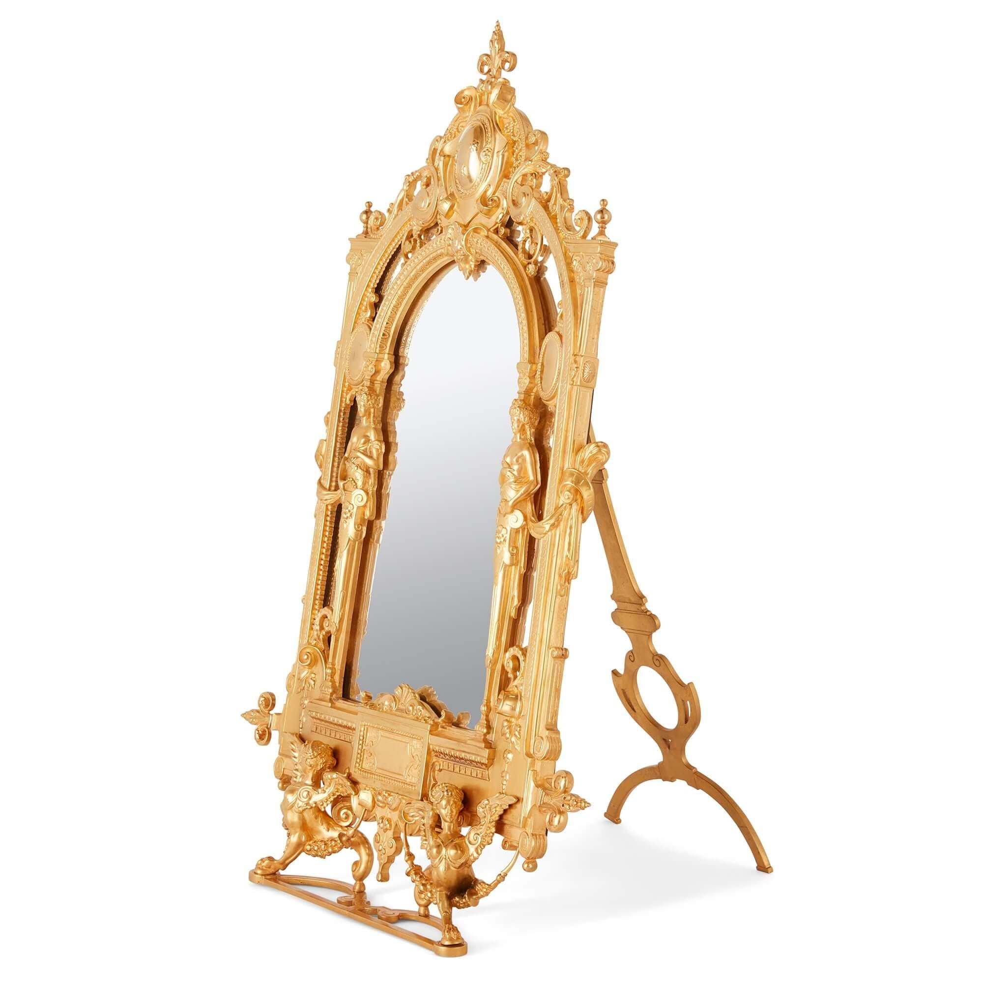 Miroir de table en bronze doré de style Empire du 19e siècle
Français, 19e siècle
Hauteur 56cm, largeur 37cm, profondeur 4cm, profondeur ouverte 46cm

Ce beau miroir de table est entièrement coulé en bronze doré dans le style Empire, qui devint