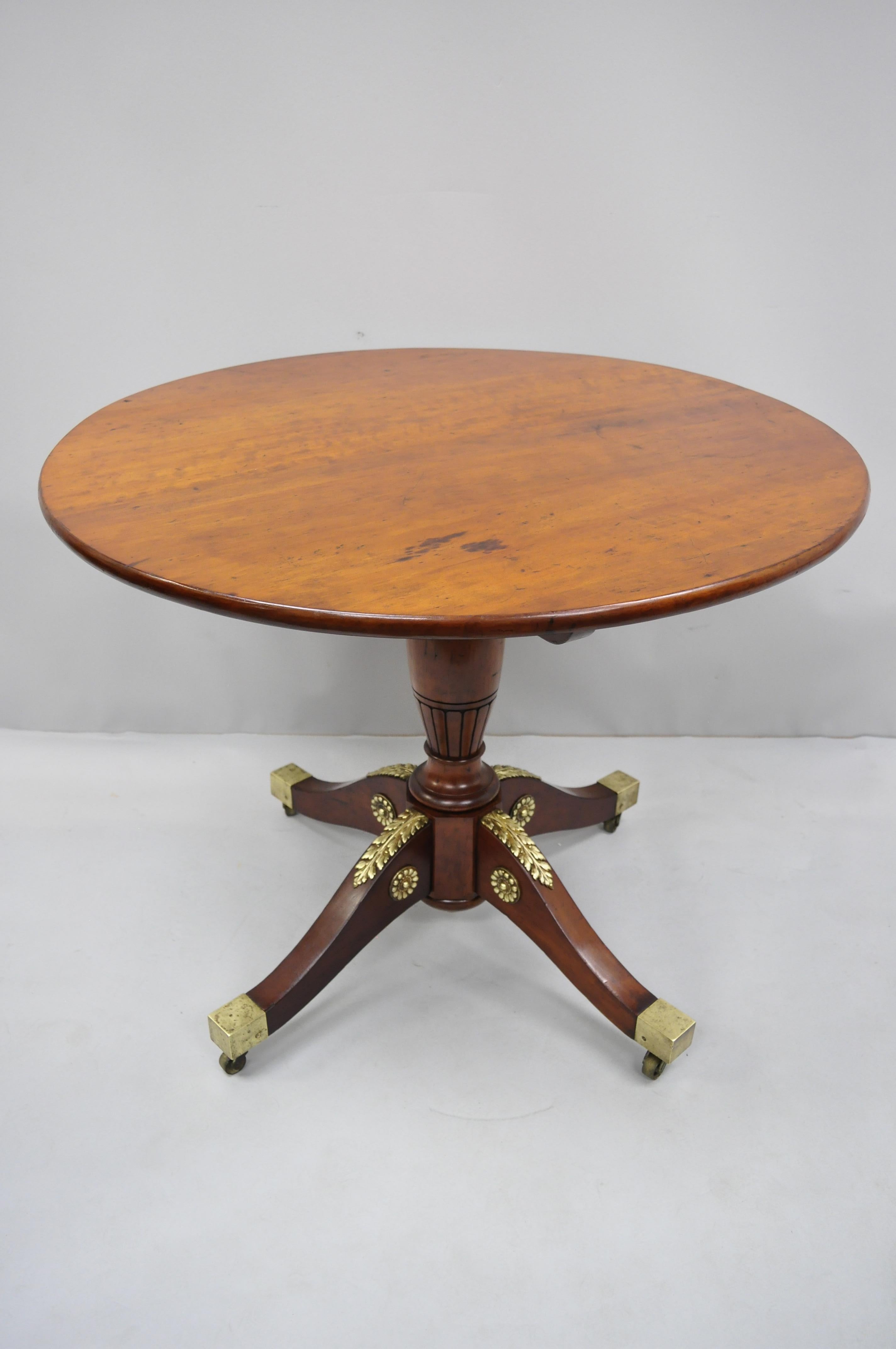 Runder Mahagoni-Tisch im Empire-Stil des 19. Jahrhunderts mit Klappplatte und Bronze-Goldbronze im Angebot 6