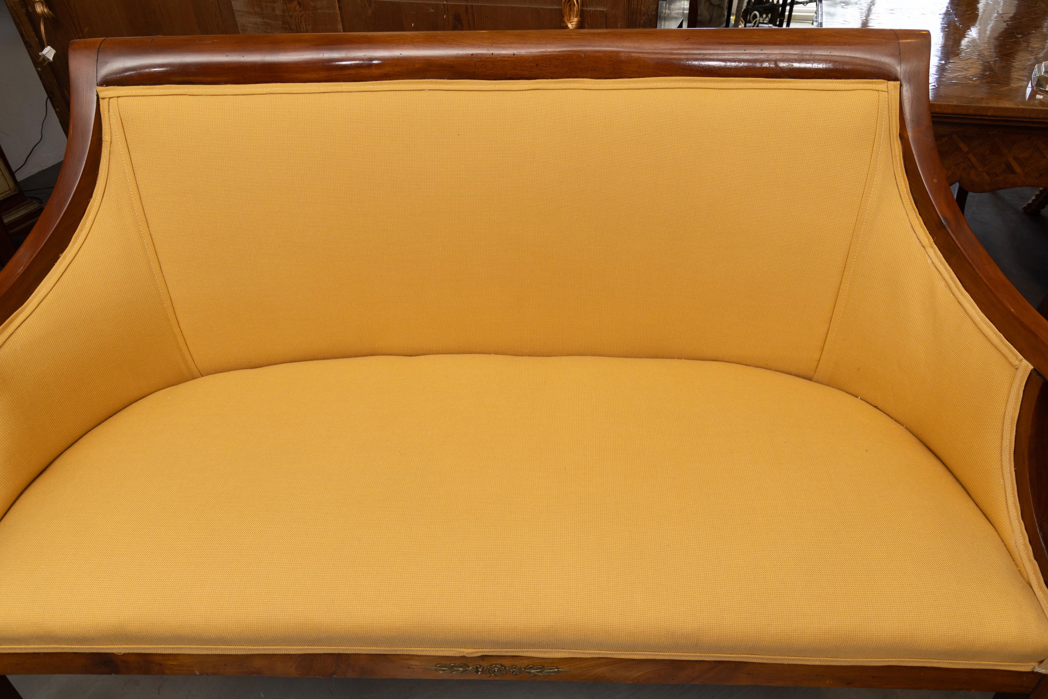 19th Century Empire Walnut Upholstered Settee In Good Condition For Sale In WEST PALM BEACH, FL