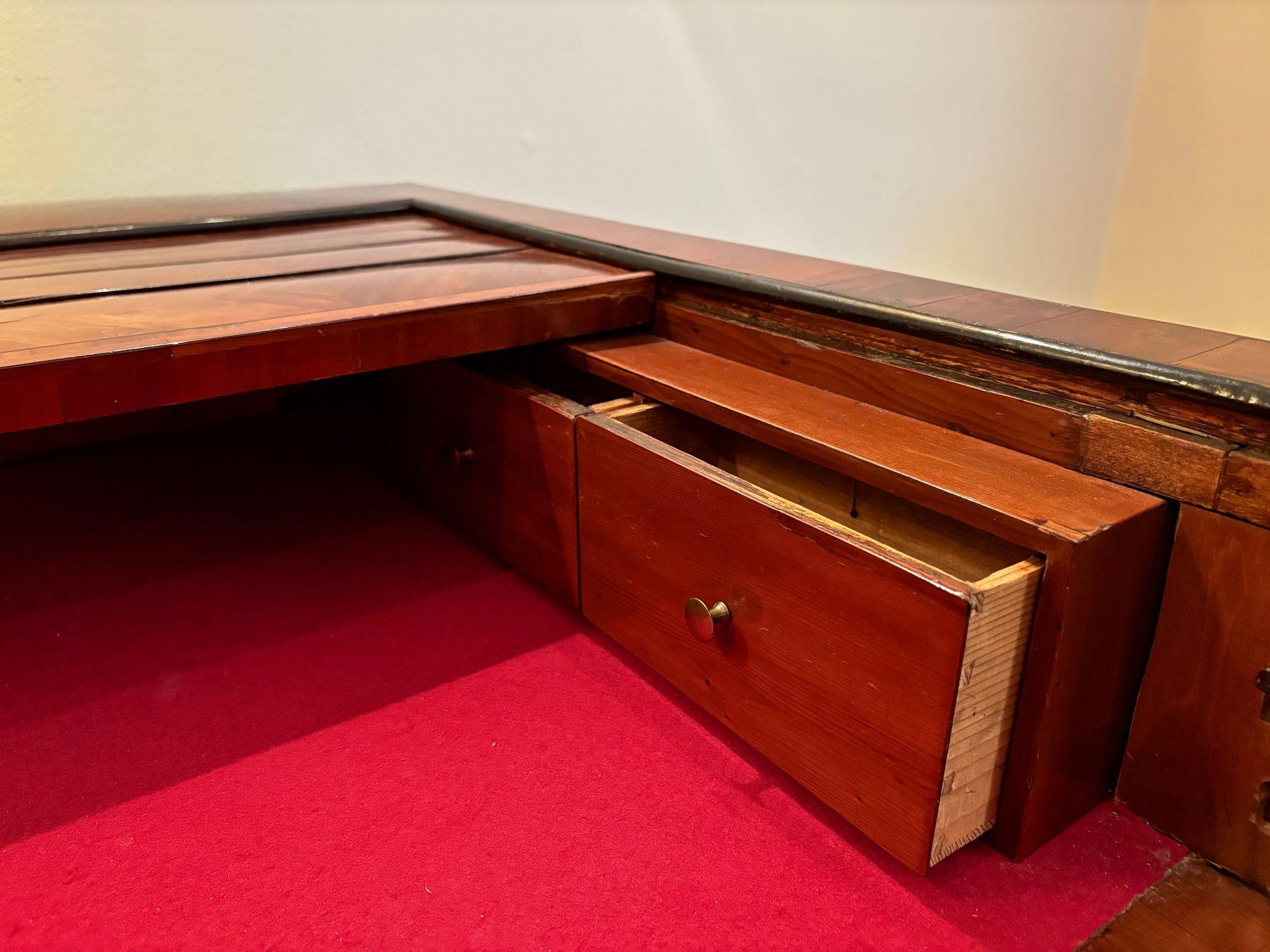 Bureau Empire du XIXe siècle avec plateau à roulettes, bois de noyer, Autriche vers 1800 en vente 6